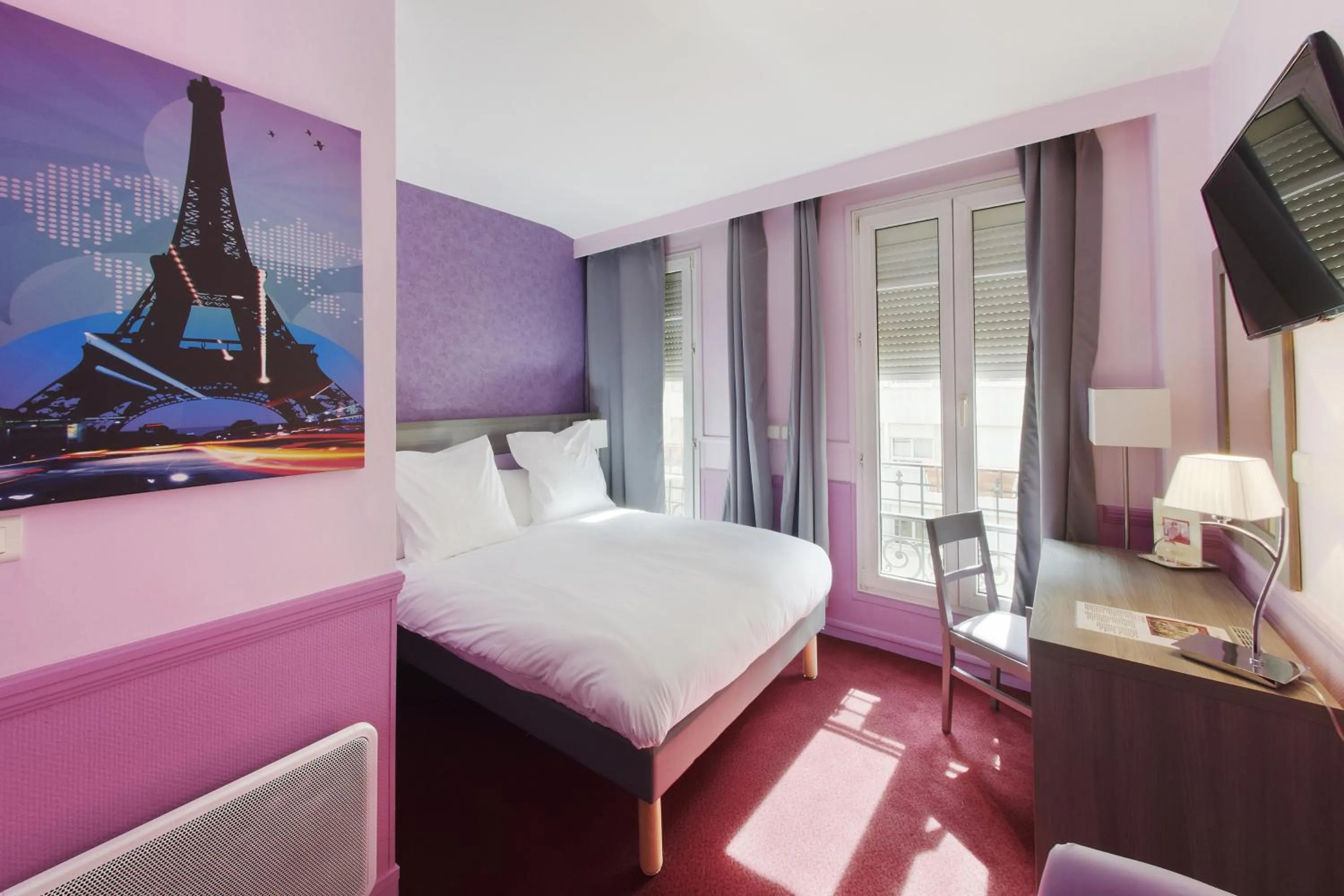 Photo of the whole room, Bed in Hôtel Poussin