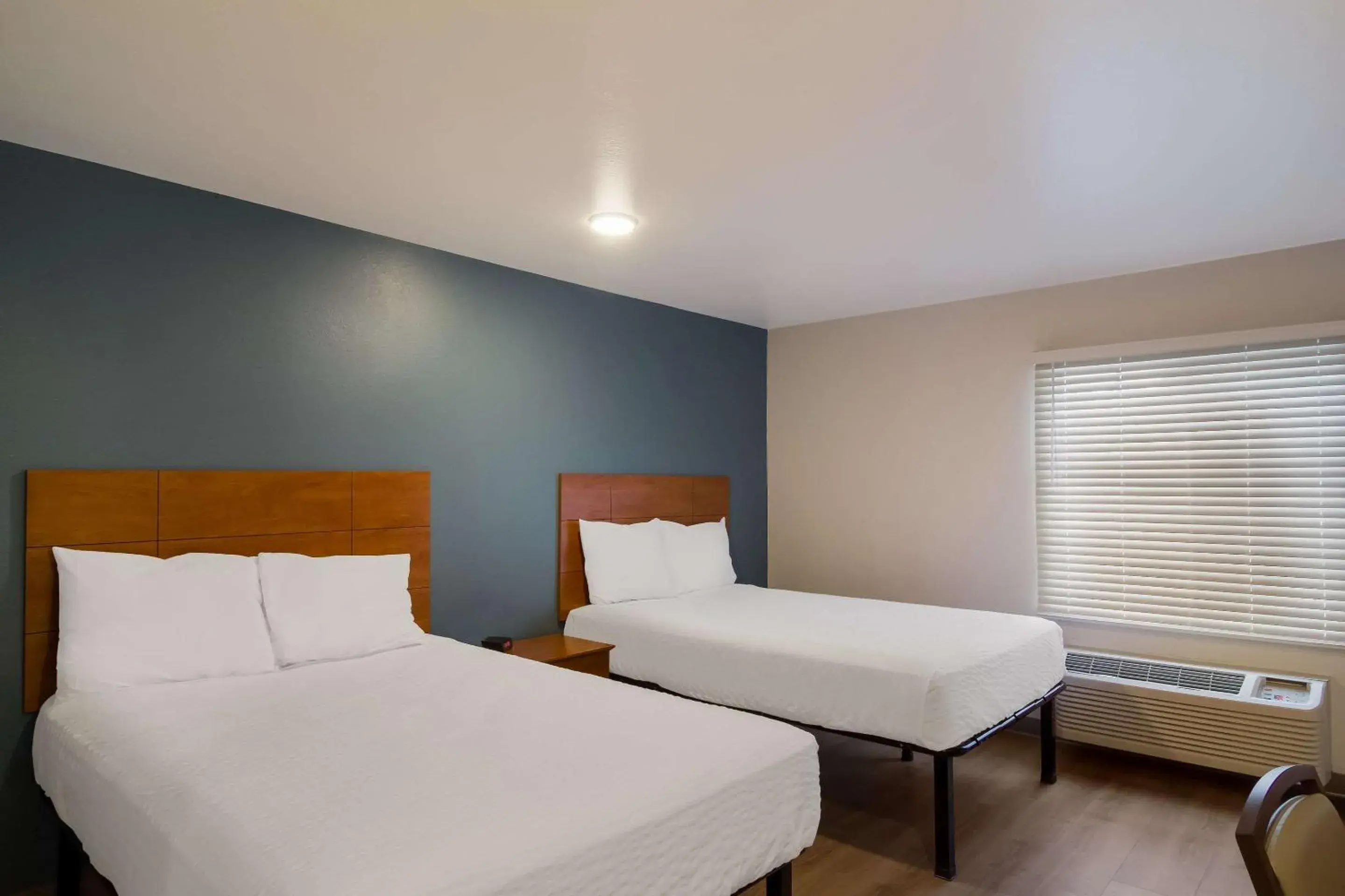 Bedroom, Bed in WoodSpring Suites Jacksonville I-295 East