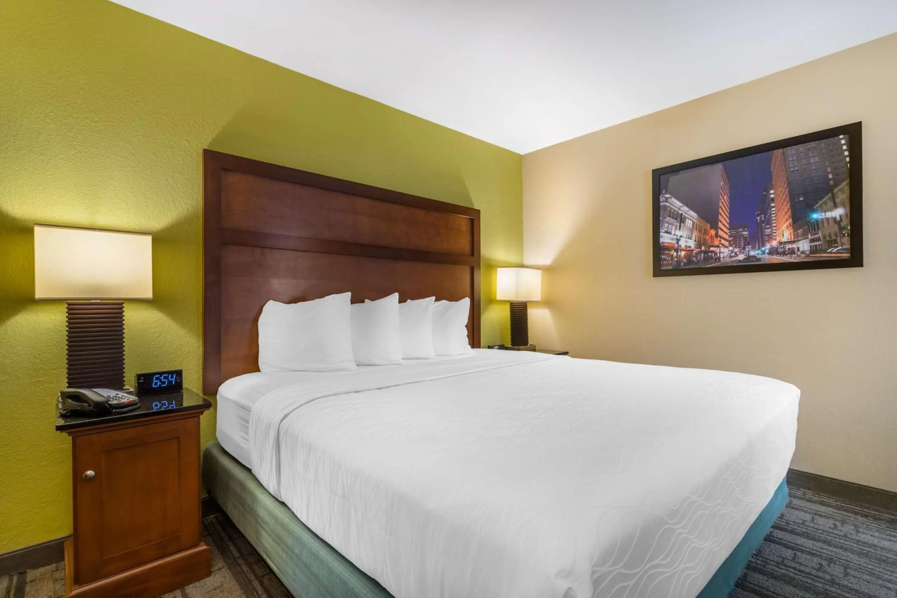 Photo of the whole room, Bed in Best Western Plus Houston Energy Corridor