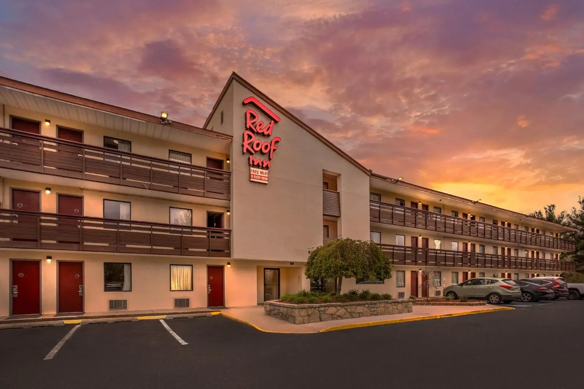 Facade/entrance in Red Roof Inn Tinton Falls-Jersey Shore Facade/entrance in Red Roof Inn Tinton Falls-Jersey Shore