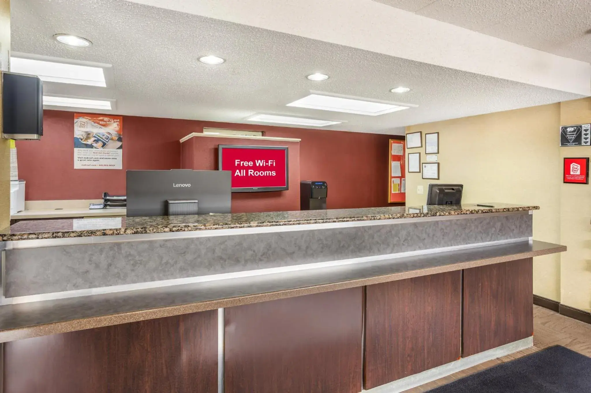 Lobby or reception in Red Roof Inn Tinton Falls-Jersey Shore Lobby or reception in Red Roof Inn Tinton Falls-Jersey Shore