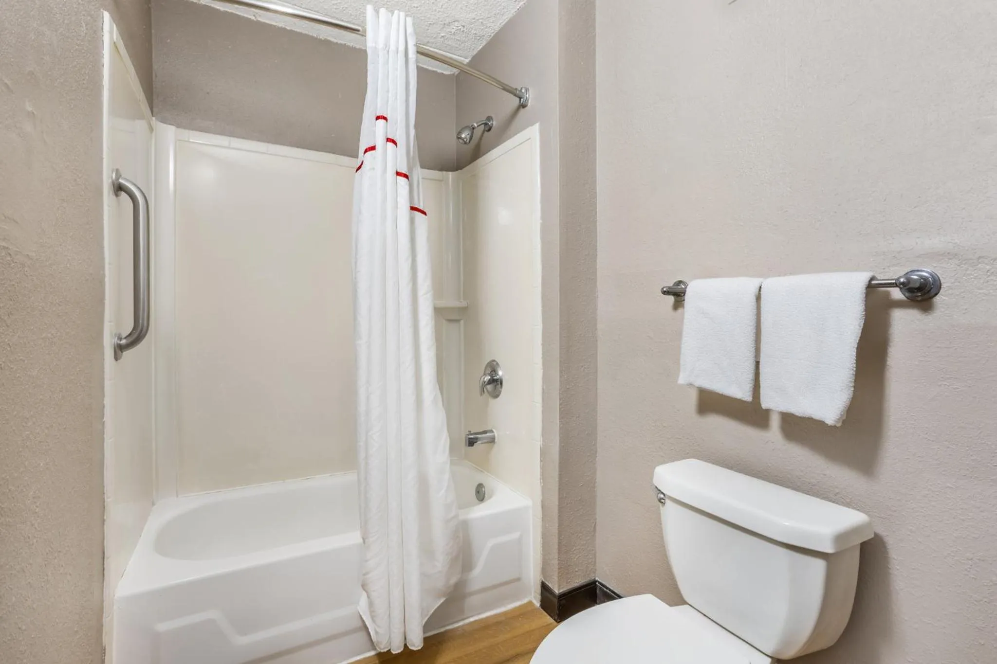 Bathroom in Red Roof Inn Tinton Falls-Jersey Shore