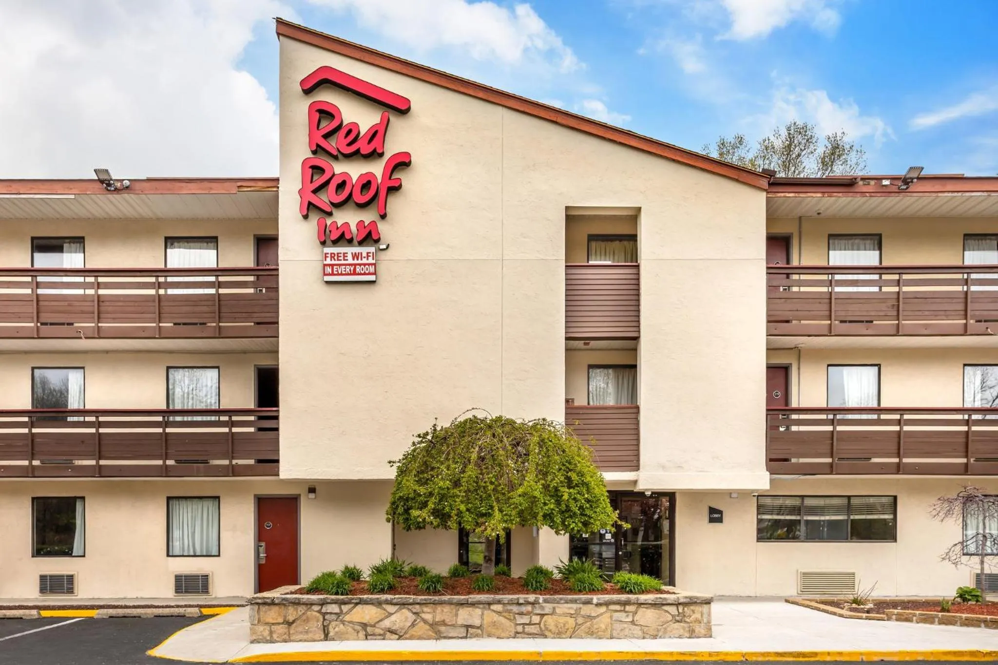Property building in Red Roof Inn Tinton Falls-Jersey Shore