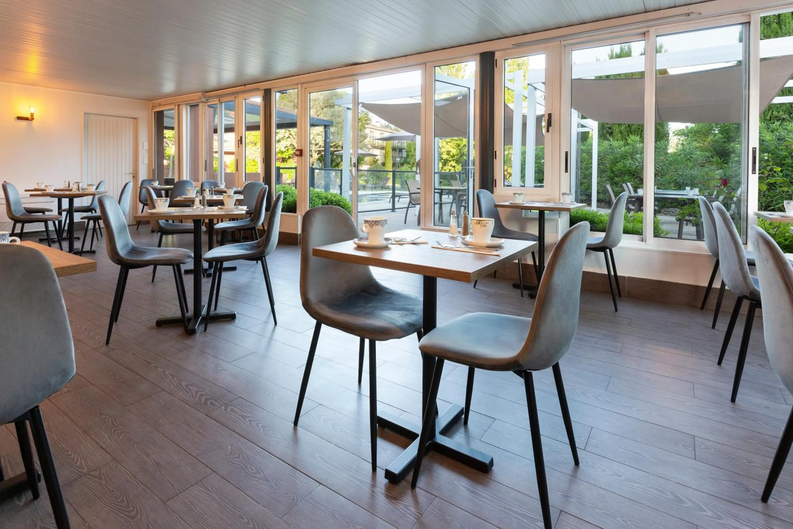 Restaurant/places to eat in SOWELL HOTELS Domaine de la Petite Isle