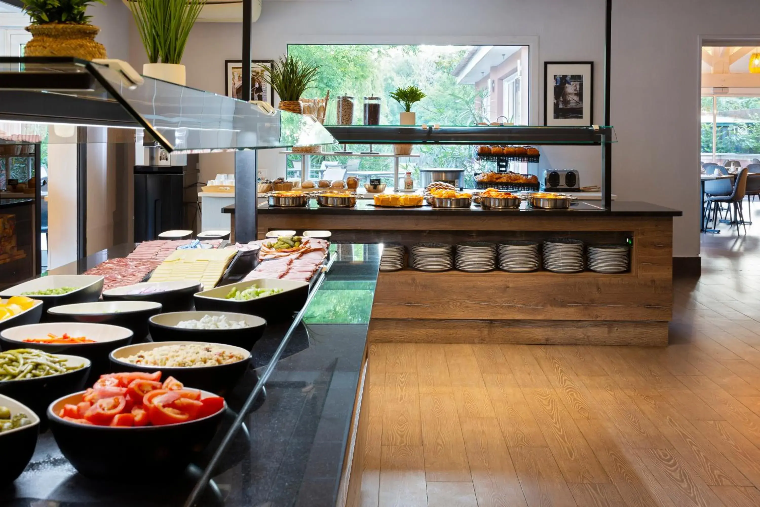 Restaurant/places to eat in SOWELL HOTELS Domaine de la Petite Isle Restaurant/places to eat in SOWELL HOTELS Domaine de la Petite Isle