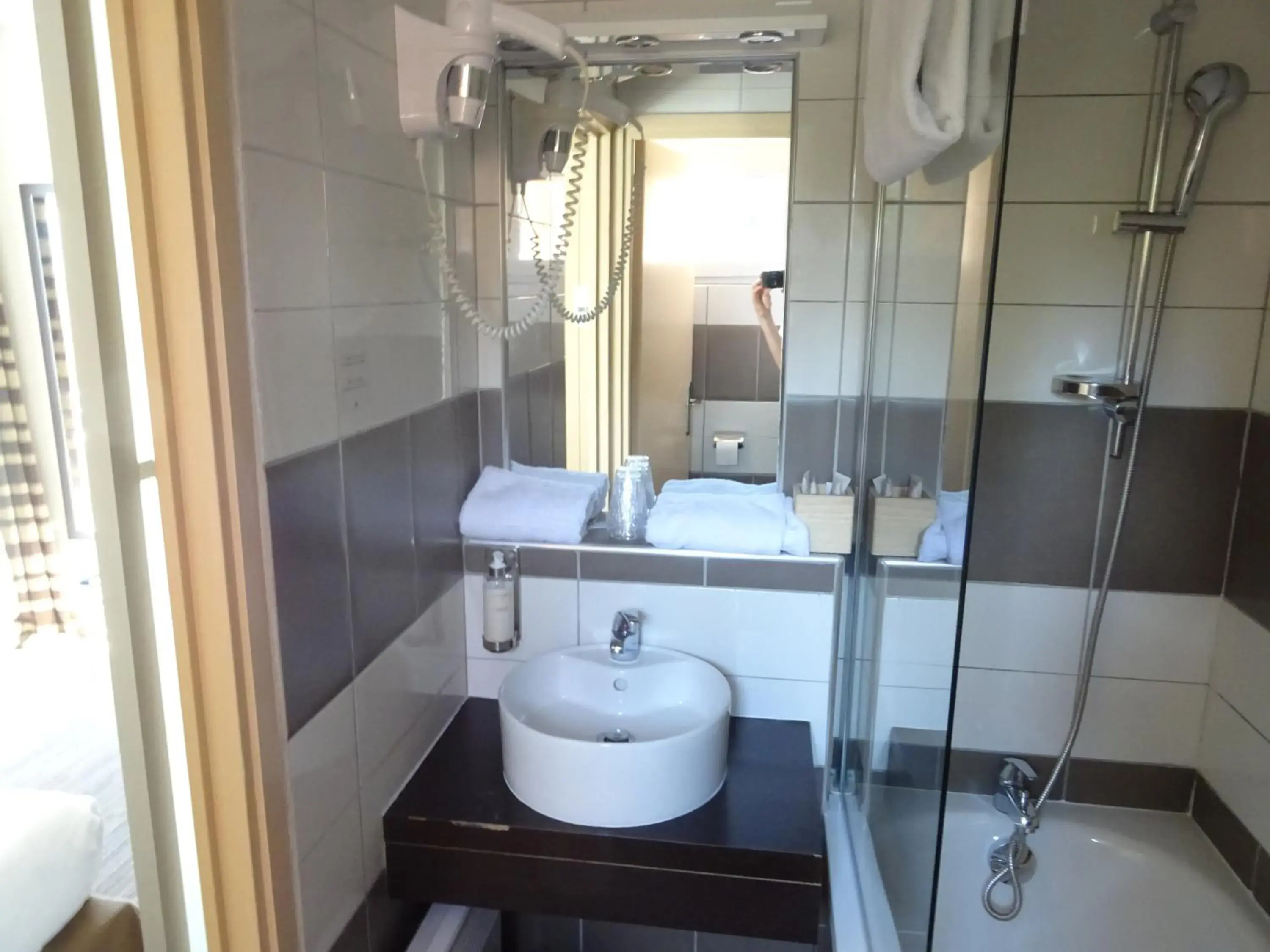 Double or Twin Room with Garden Access in SOWELL HOTELS Domaine de la Petite Isle Double or Twin Room with Garden Access in SOWELL HOTELS Domaine de la Petite Isle