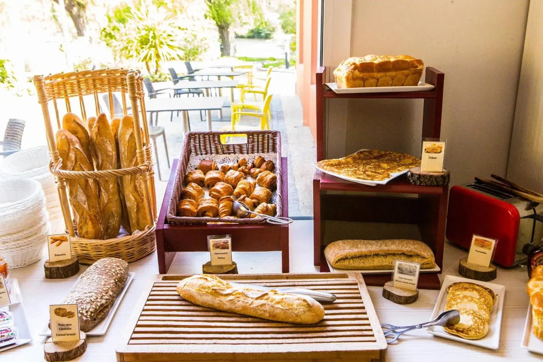 Breakfast in SOWELL HOTELS Domaine de la Petite Isle Breakfast in SOWELL HOTELS Domaine de la Petite Isle