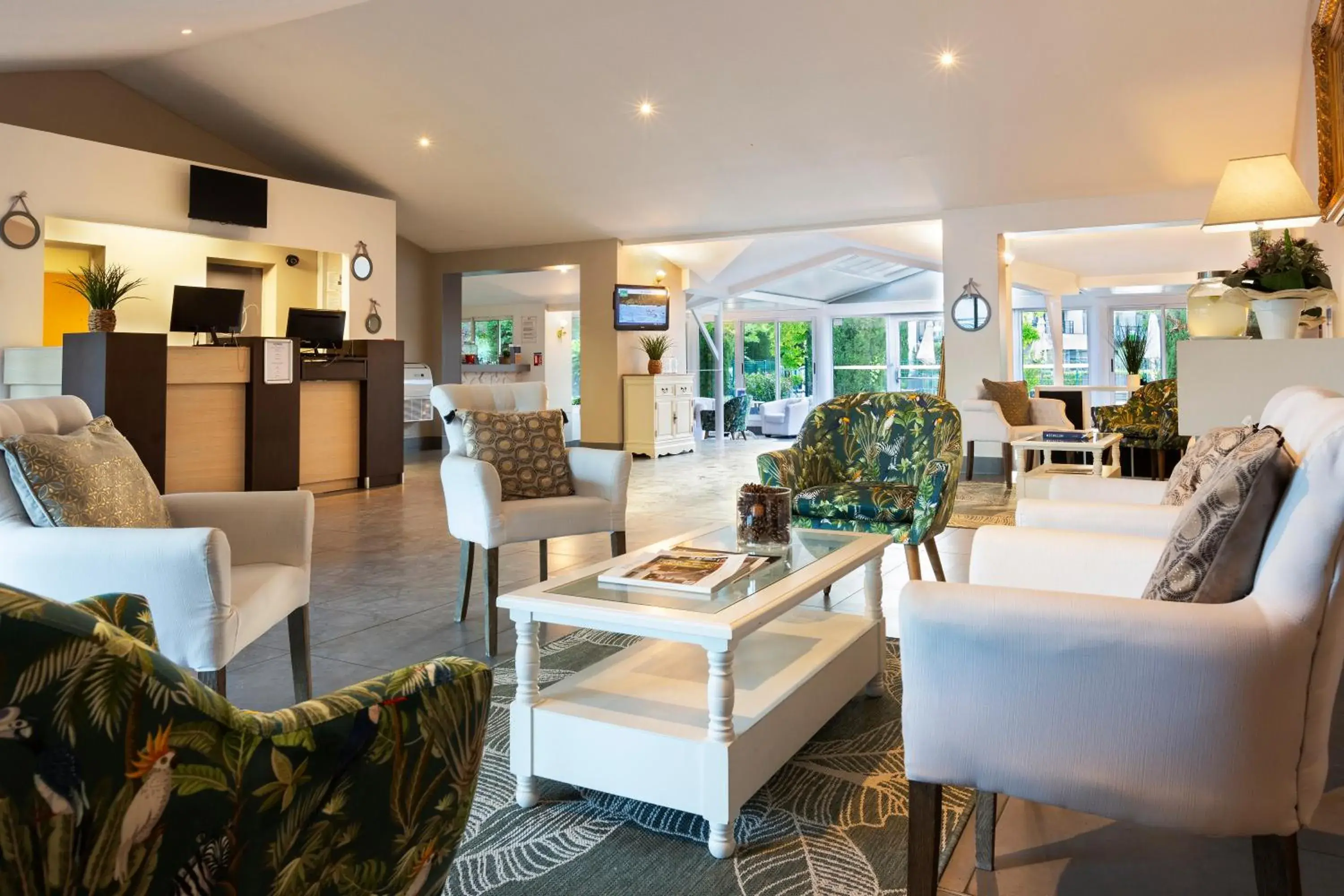 Lobby or reception in SOWELL HOTELS Domaine de la Petite Isle Lobby or reception in SOWELL HOTELS Domaine de la Petite Isle