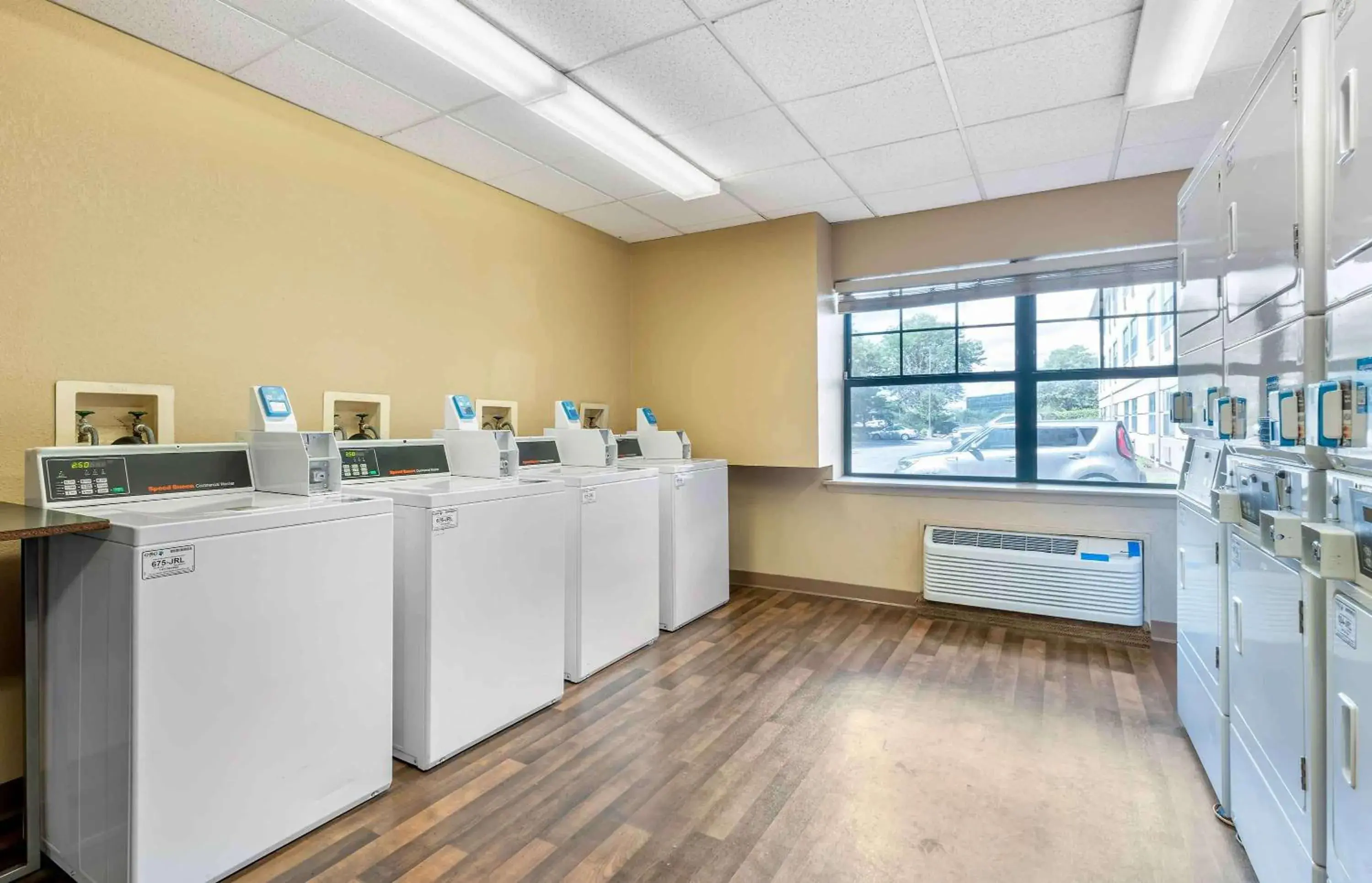 Property building in Extended Stay America Suites - Chicago - Burr Ridge Property building in Extended Stay America Suites - Chicago - Burr Ridge