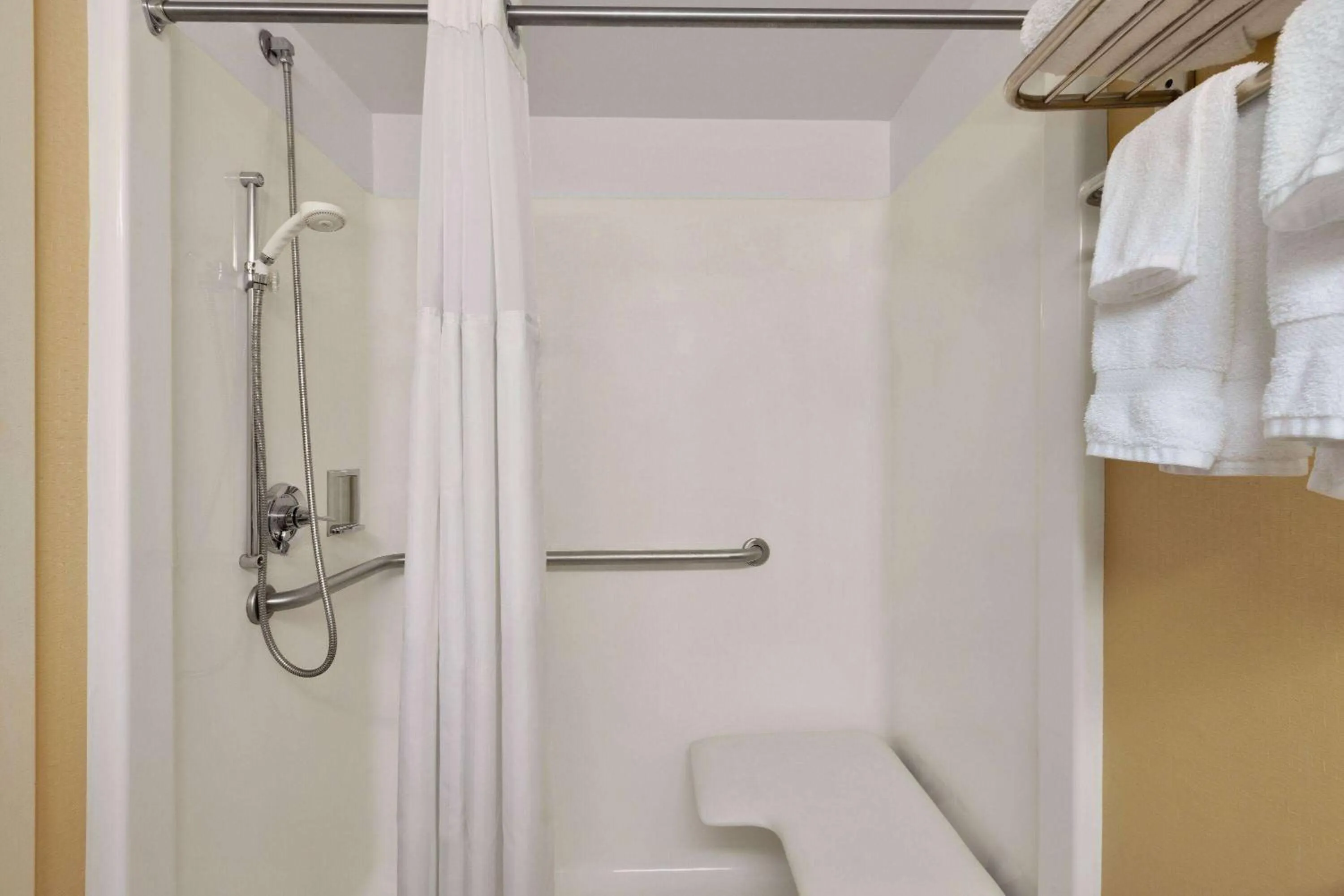 Shower in Ramada Plaza by Wyndham Portland