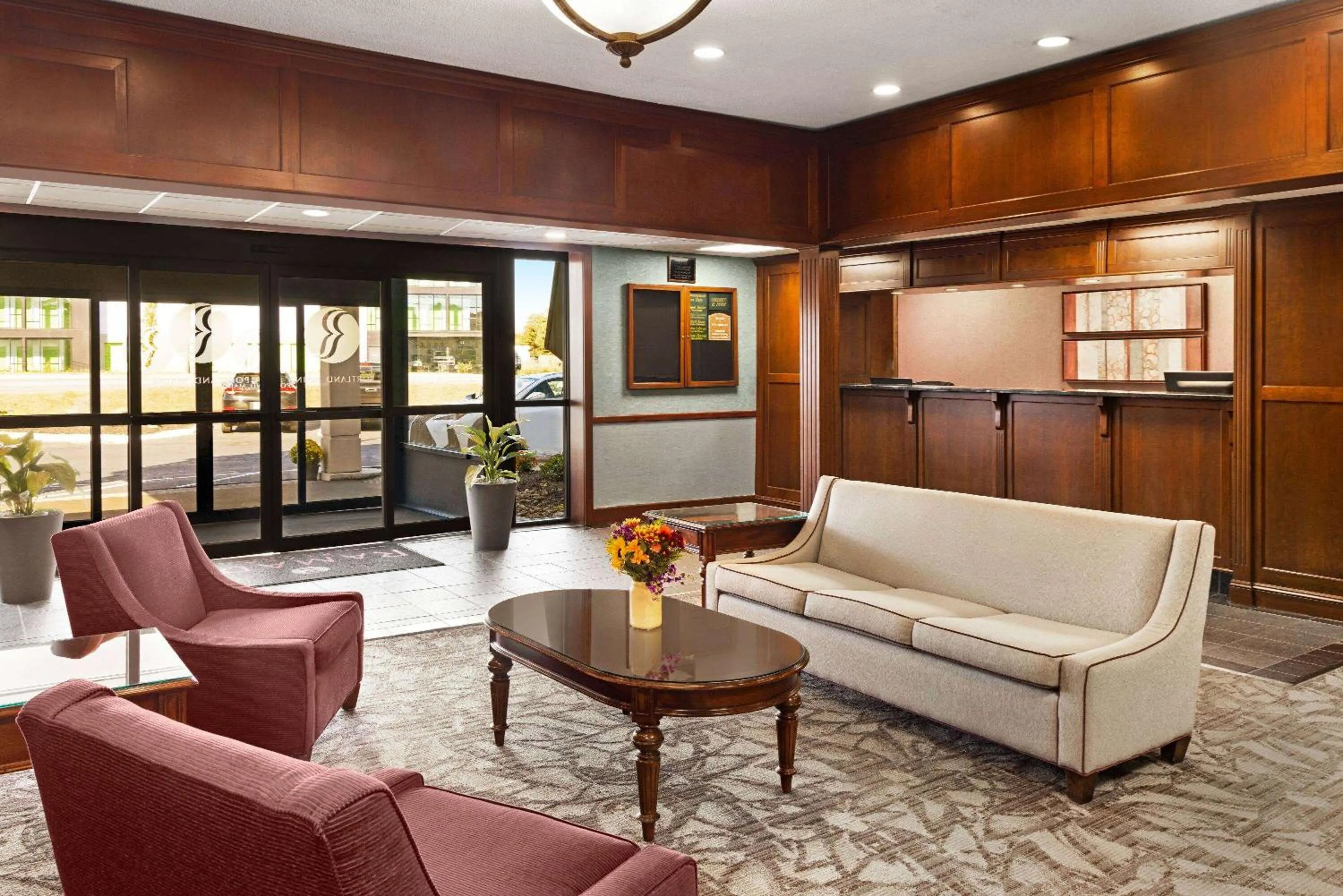 Lobby or reception in Ramada Plaza by Wyndham Portland