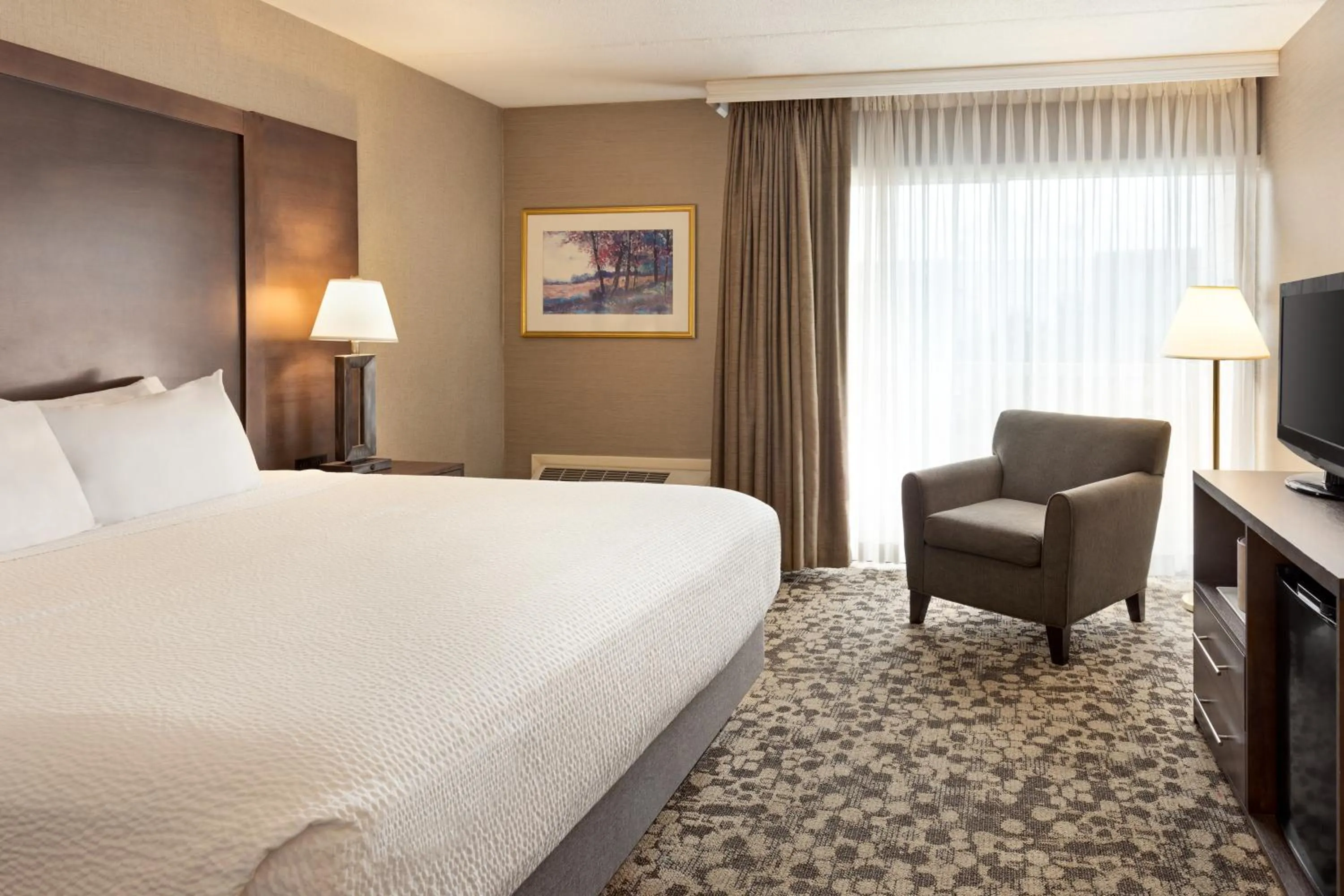 Bedroom, Bed in Ramada Plaza by Wyndham Portland