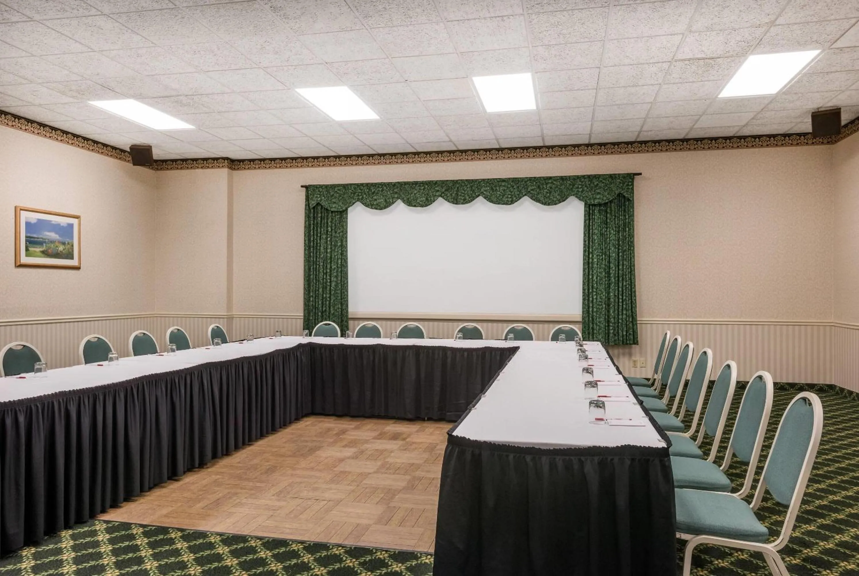 Meeting/conference room in Ramada Plaza by Wyndham Portland