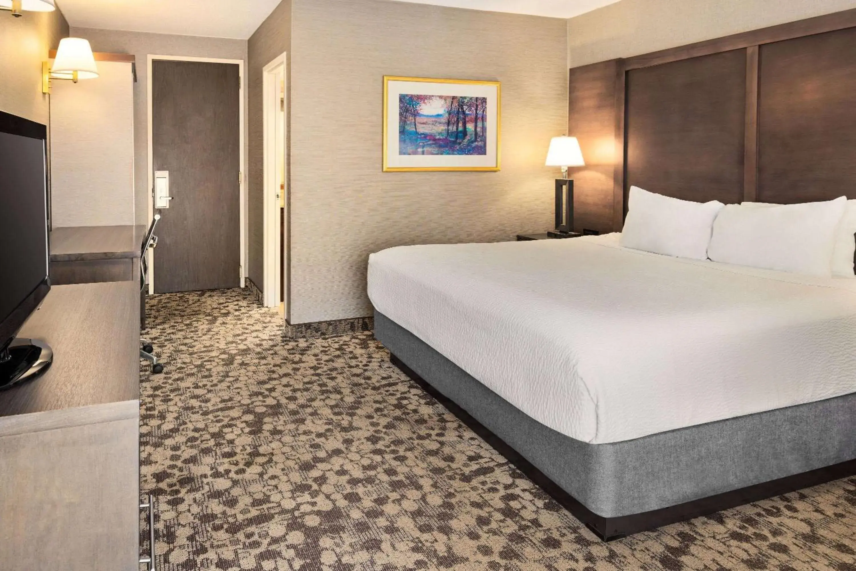 Photo of the whole room, Bed in Ramada Plaza by Wyndham Portland Photo of the whole room, Bed in Ramada Plaza by Wyndham Portland