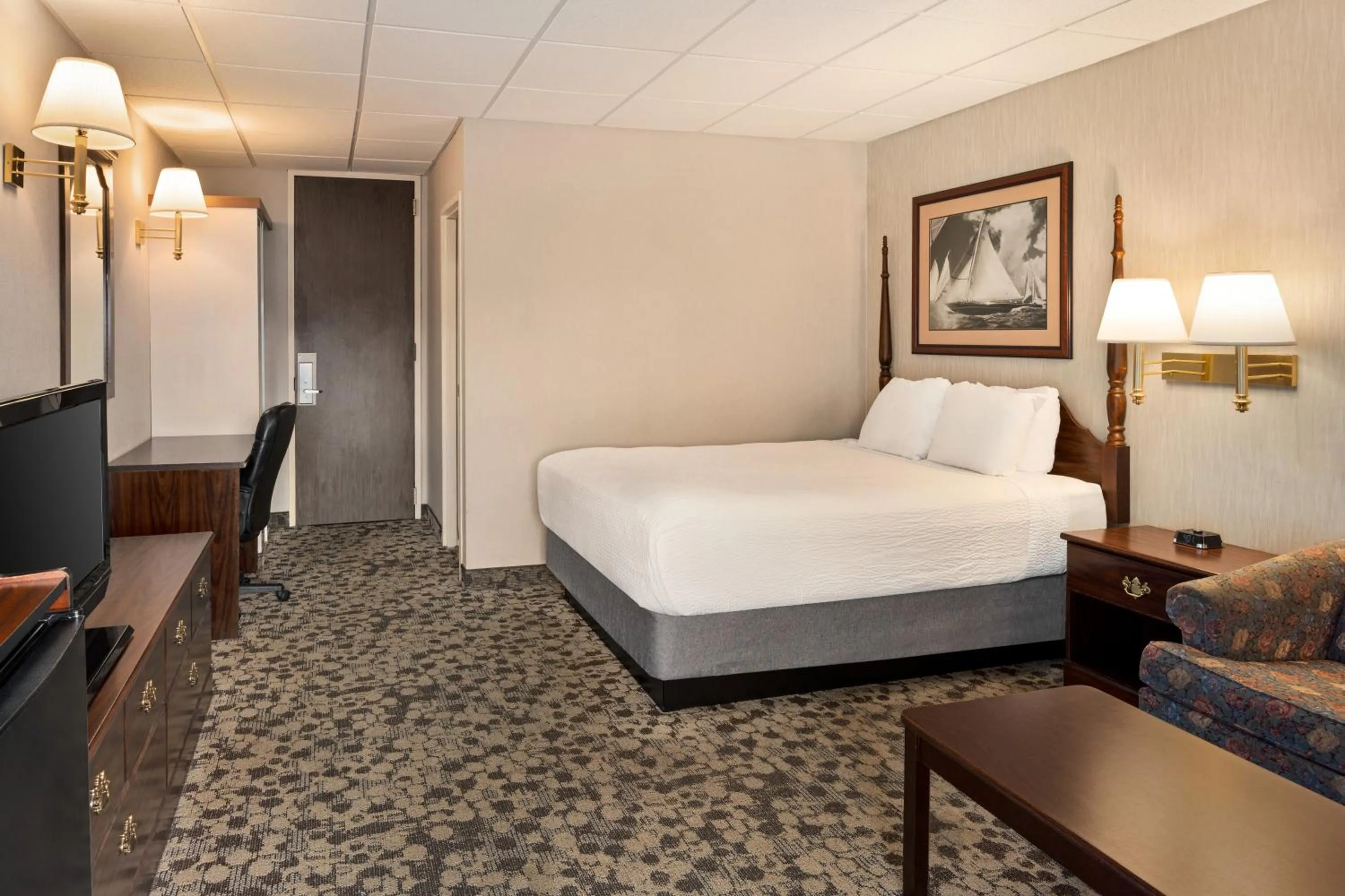 Bedroom, Bed in Ramada Plaza by Wyndham Portland