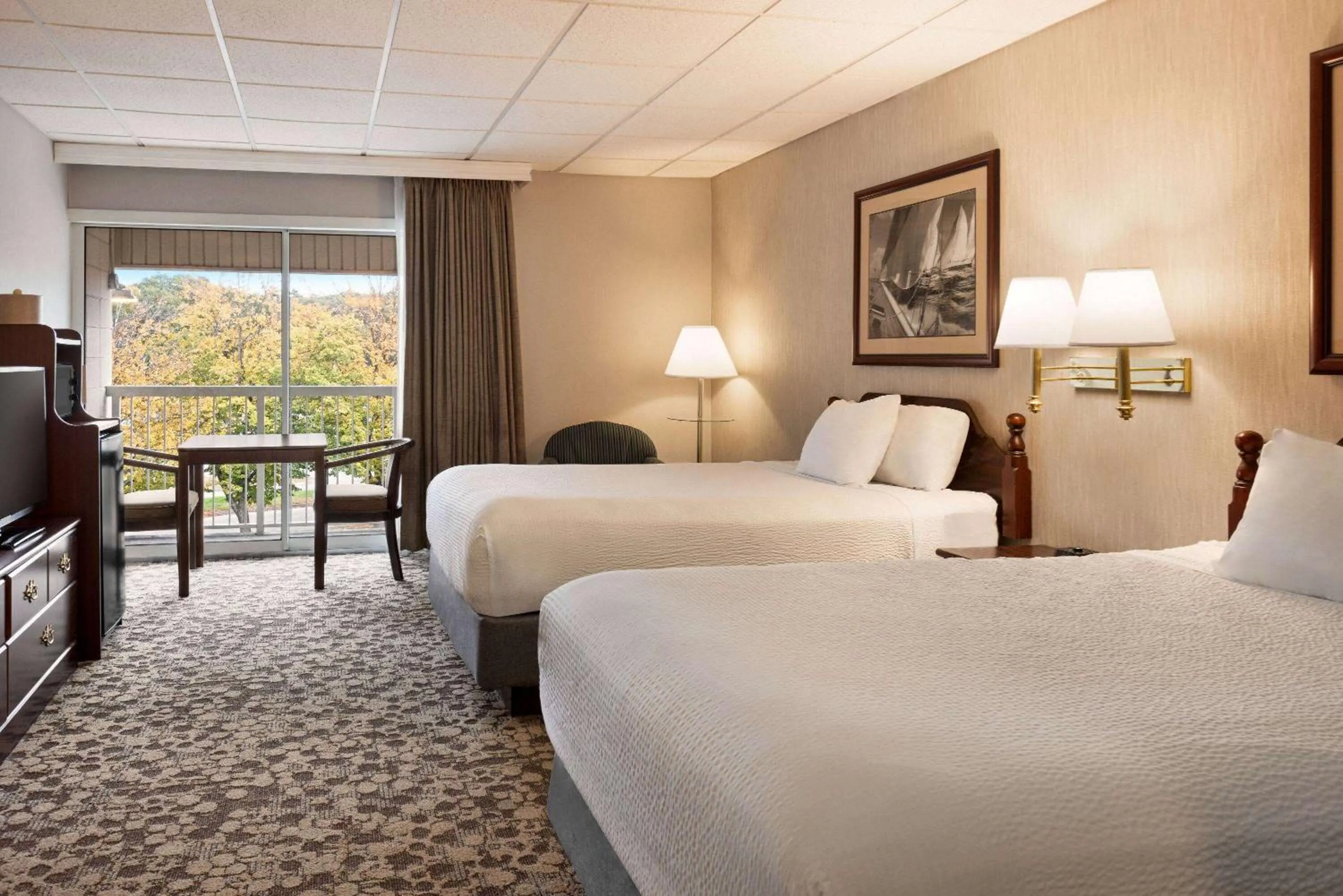 Photo of the whole room, Bed in Ramada Plaza by Wyndham Portland