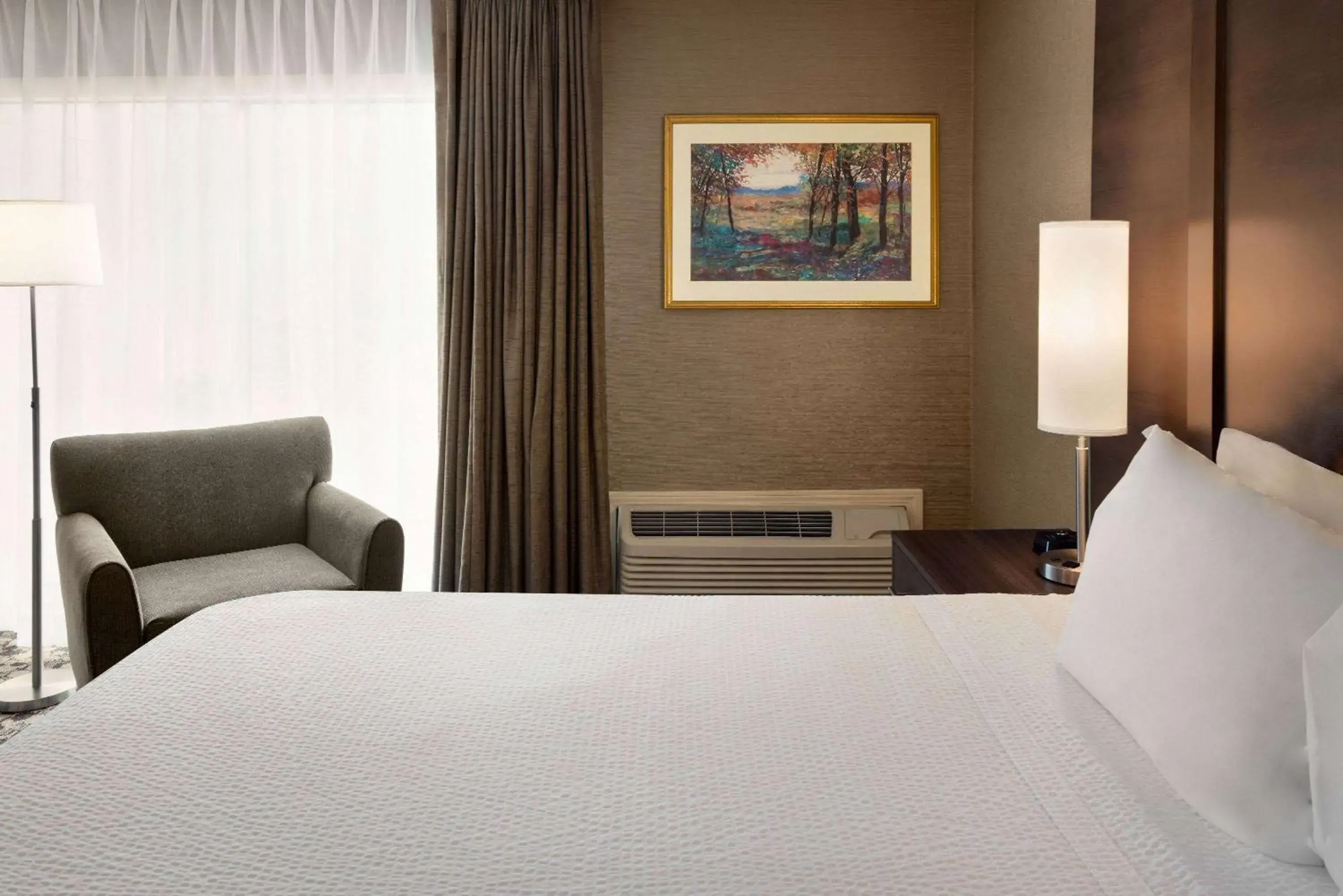 Photo of the whole room, Bed in Ramada Plaza by Wyndham Portland Photo of the whole room, Bed in Ramada Plaza by Wyndham Portland