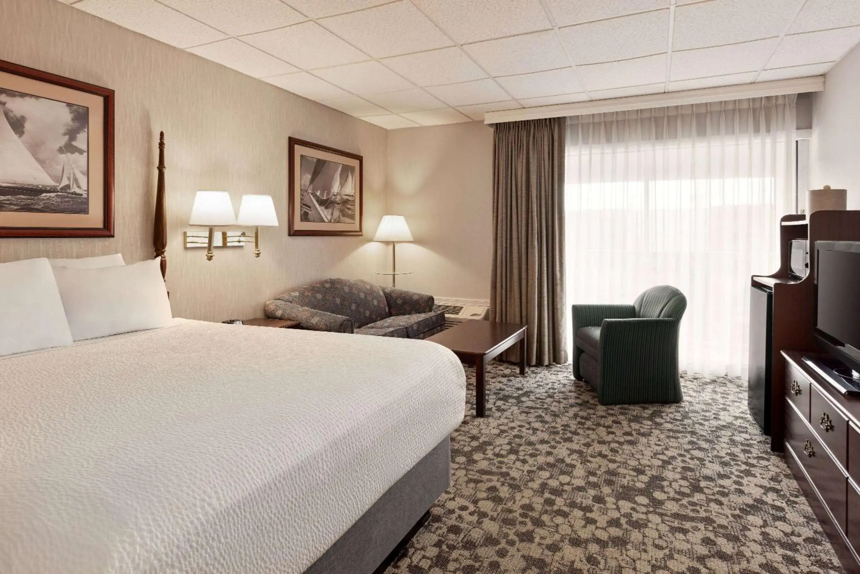 Photo of the whole room, Bed in Ramada Plaza by Wyndham Portland Photo of the whole room, Bed in Ramada Plaza by Wyndham Portland
