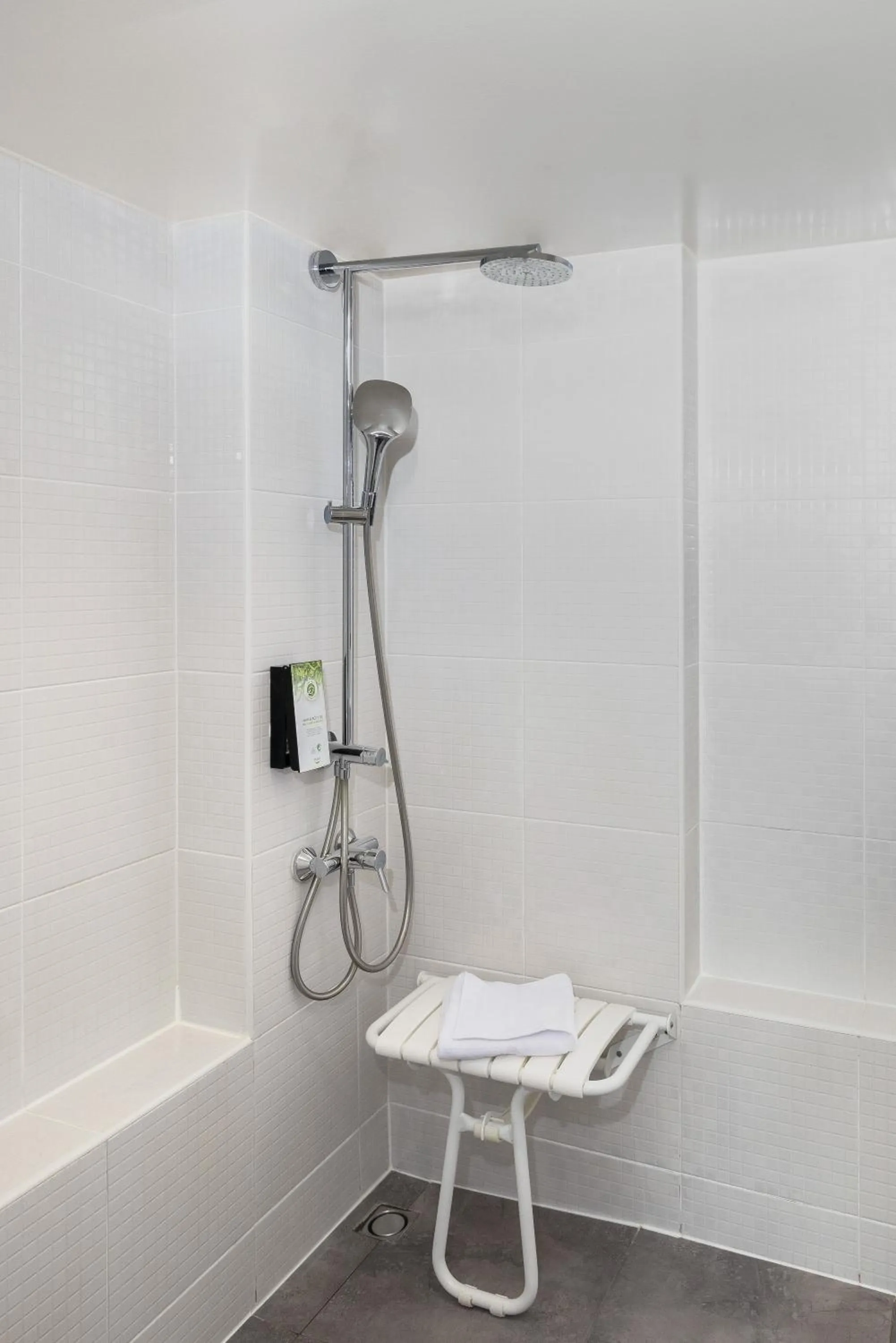 Facility for disabled guests in Campanile Nature - Taverny