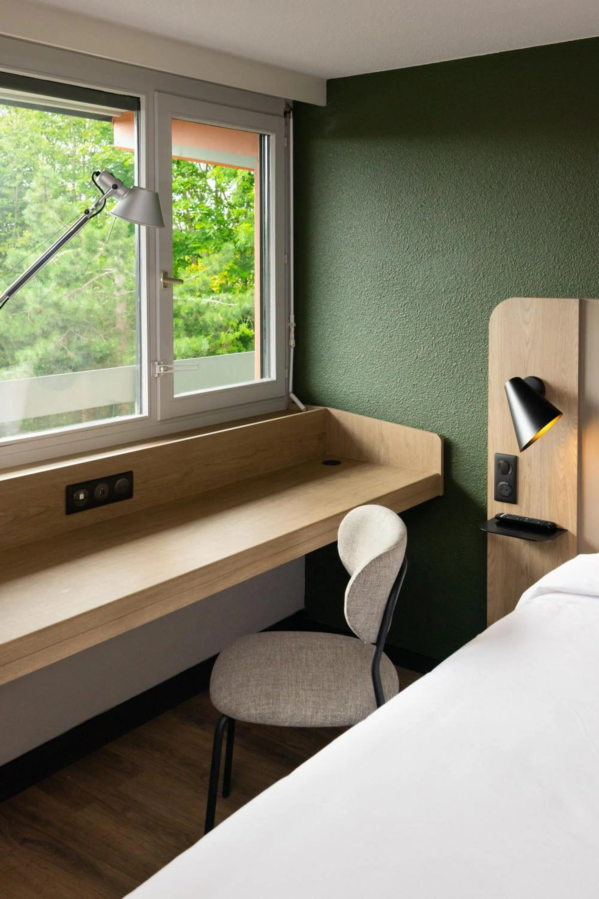 Photo of the whole room, Bed in Campanile Nature - Taverny