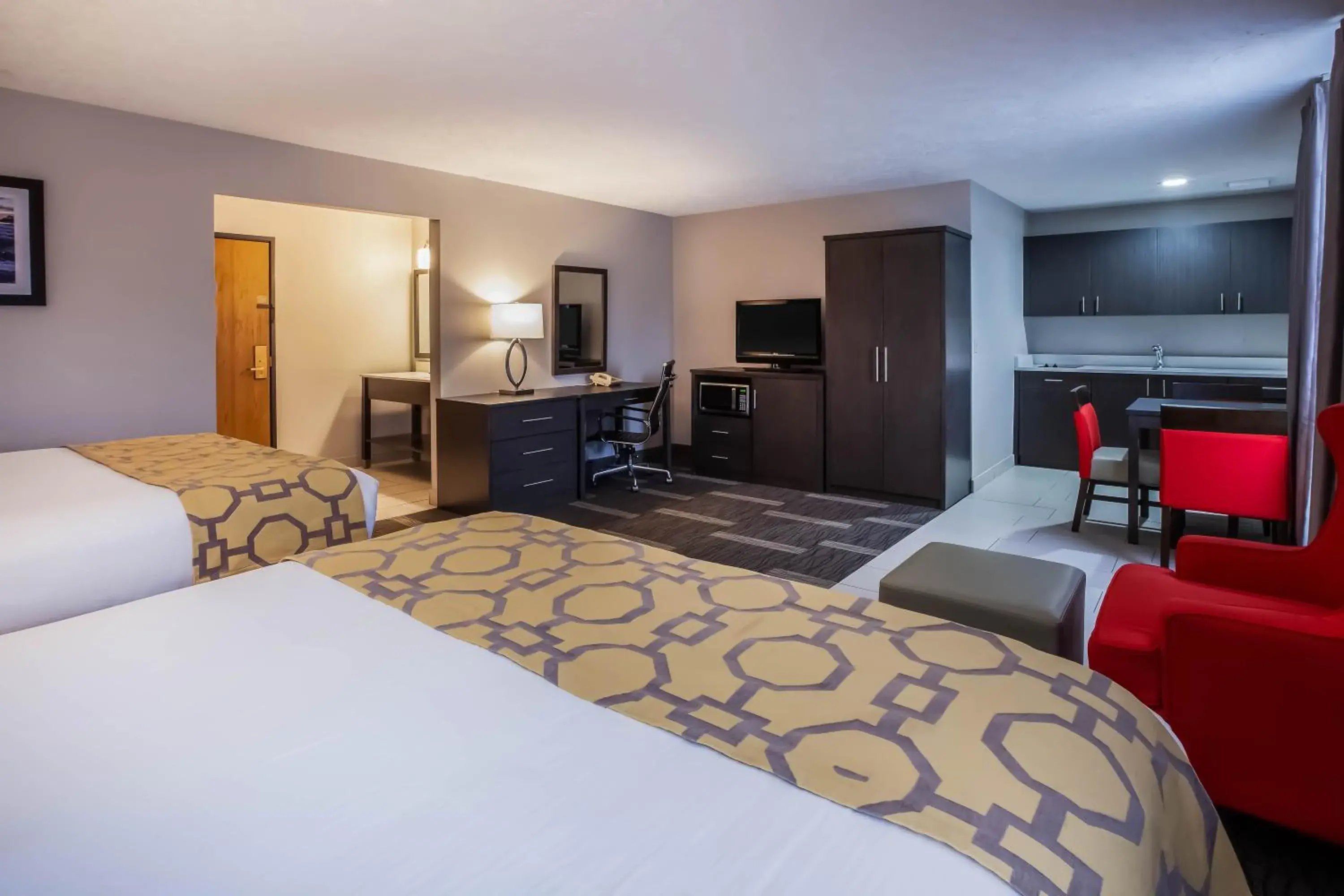 Communal lounge/ TV room, Bed in Baymont by Wyndham Traverse City Communal lounge/ TV room, Bed in Baymont by Wyndham Traverse City