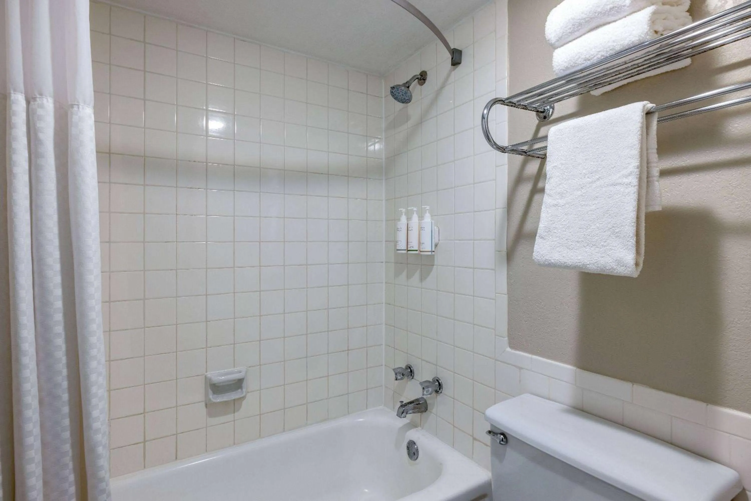 TV and multimedia in Days Inn by Wyndham Casper