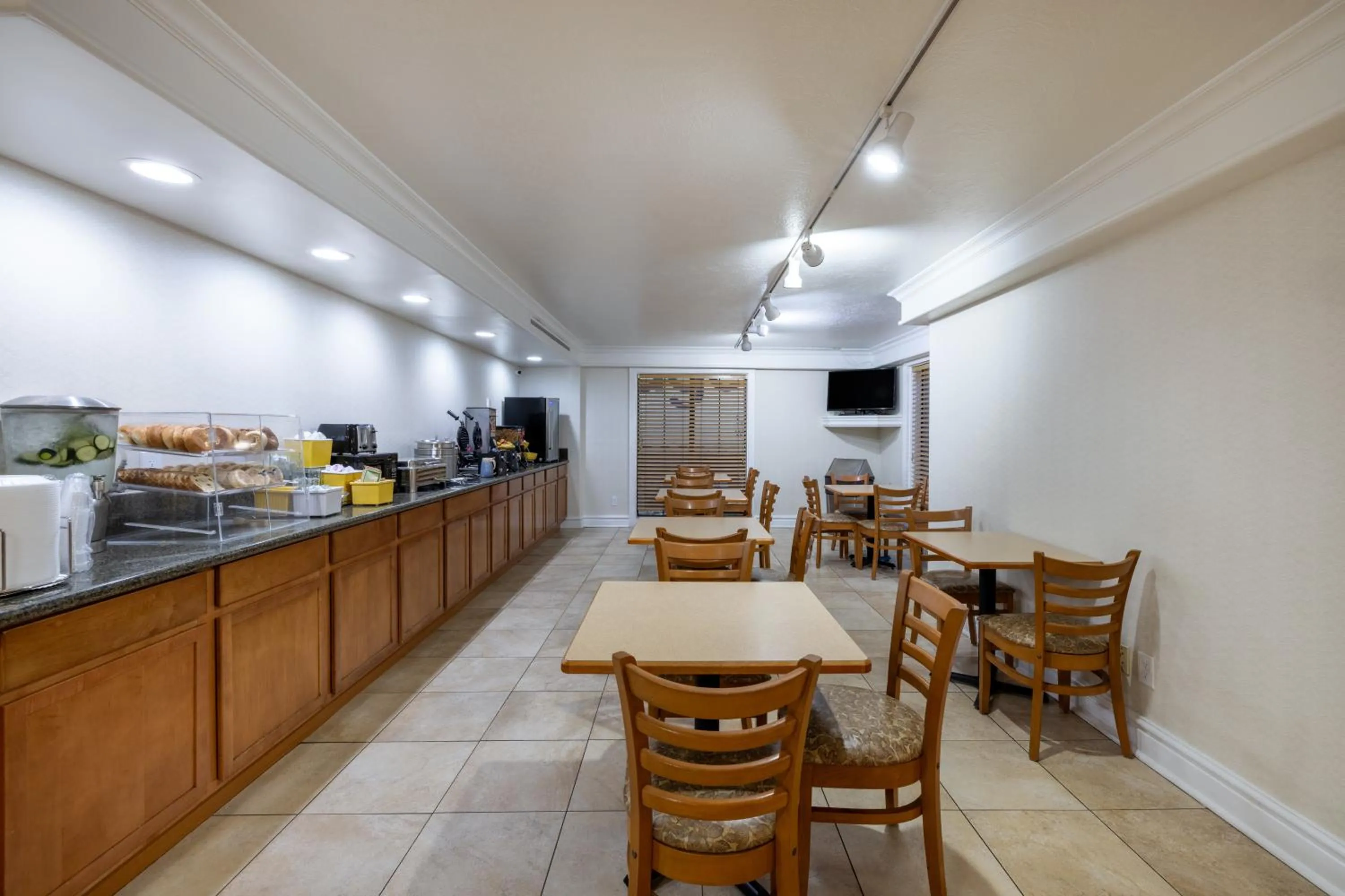 Coffee/tea facilities in Days Inn by Wyndham Casper