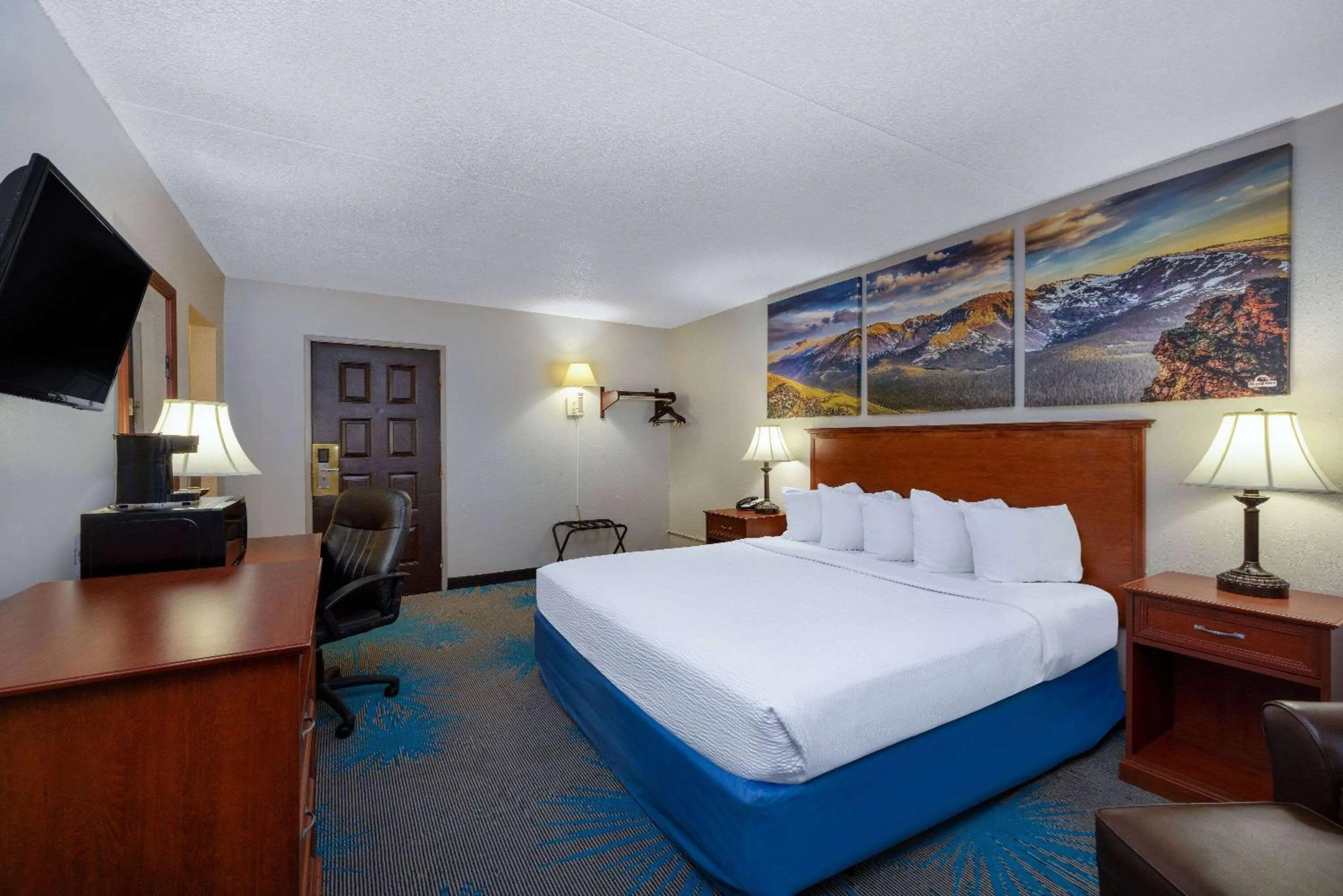 Photo of the whole room, Bed in Days Inn by Wyndham Casper