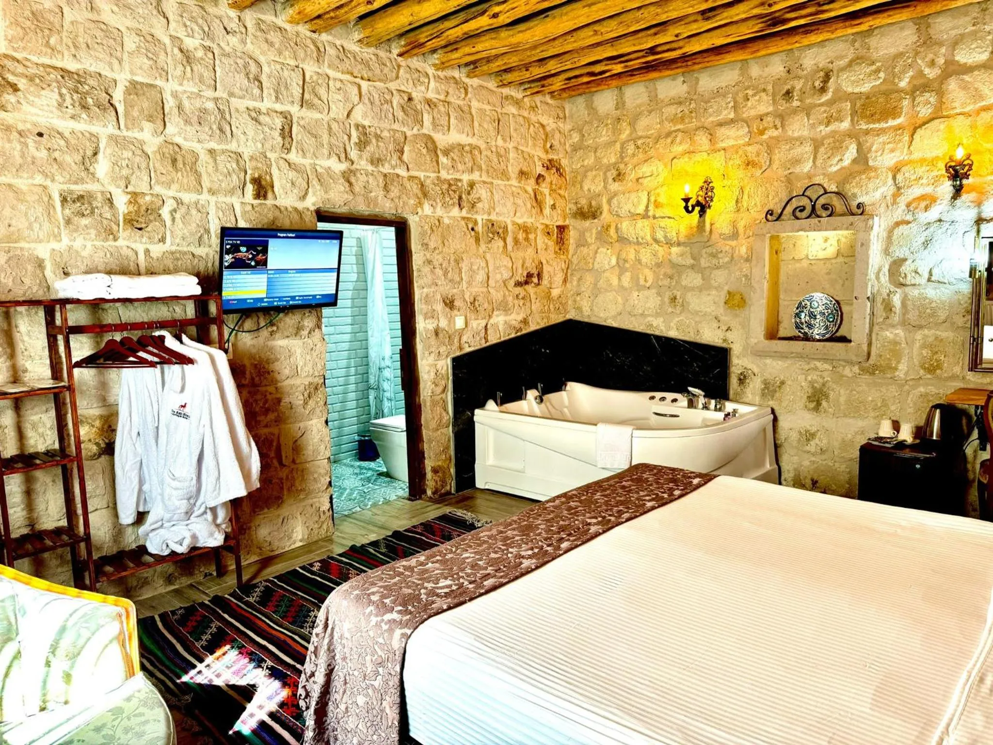 Bed in THE RED HORSE HOTEL