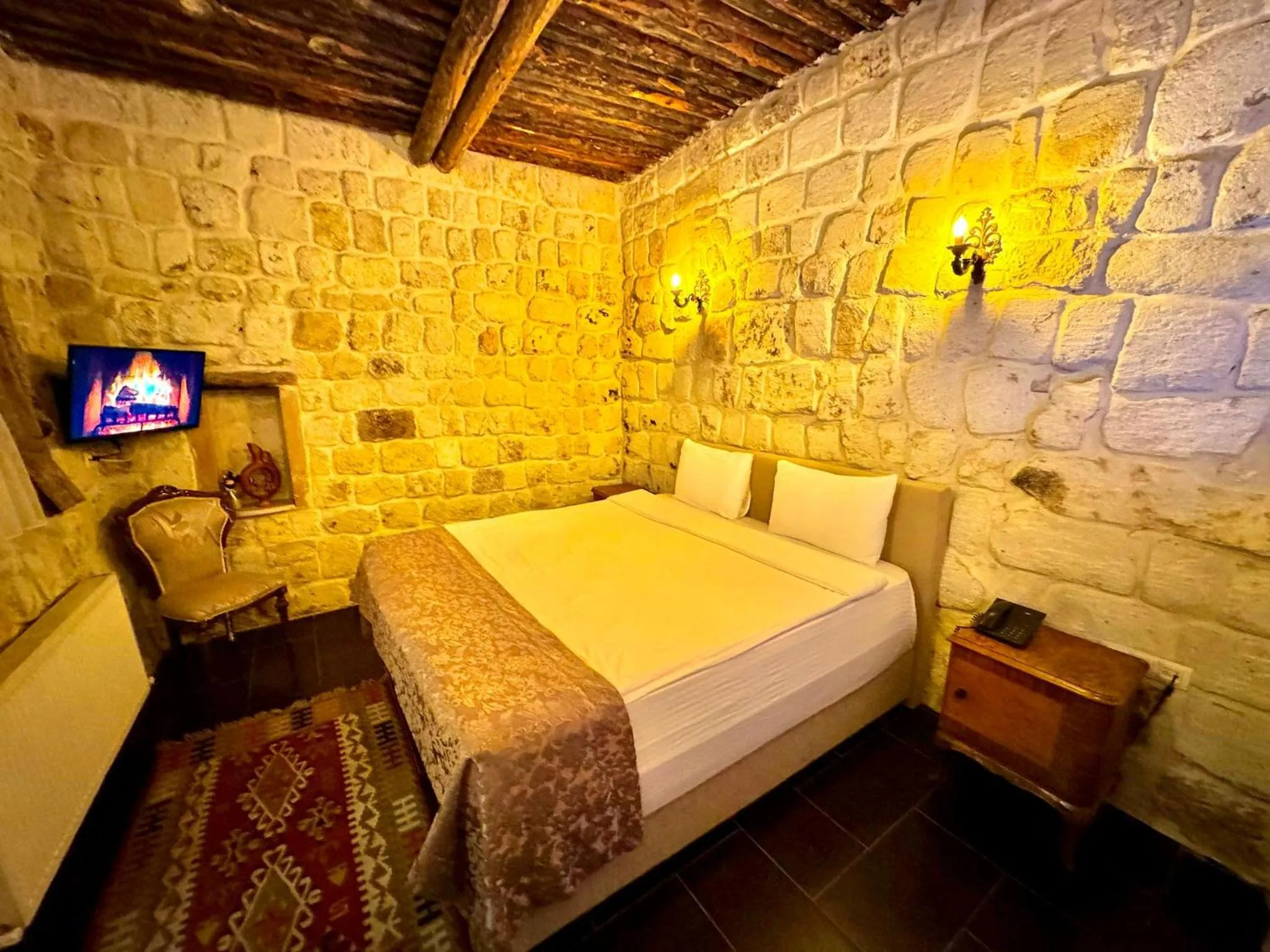 Bed in THE RED HORSE HOTEL