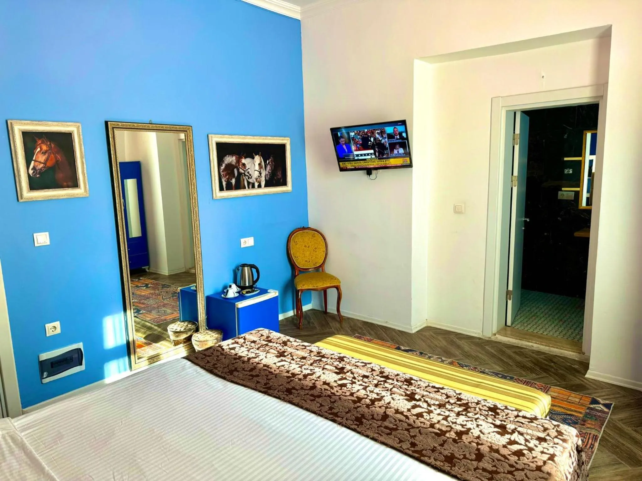 Bed in THE RED HORSE HOTEL