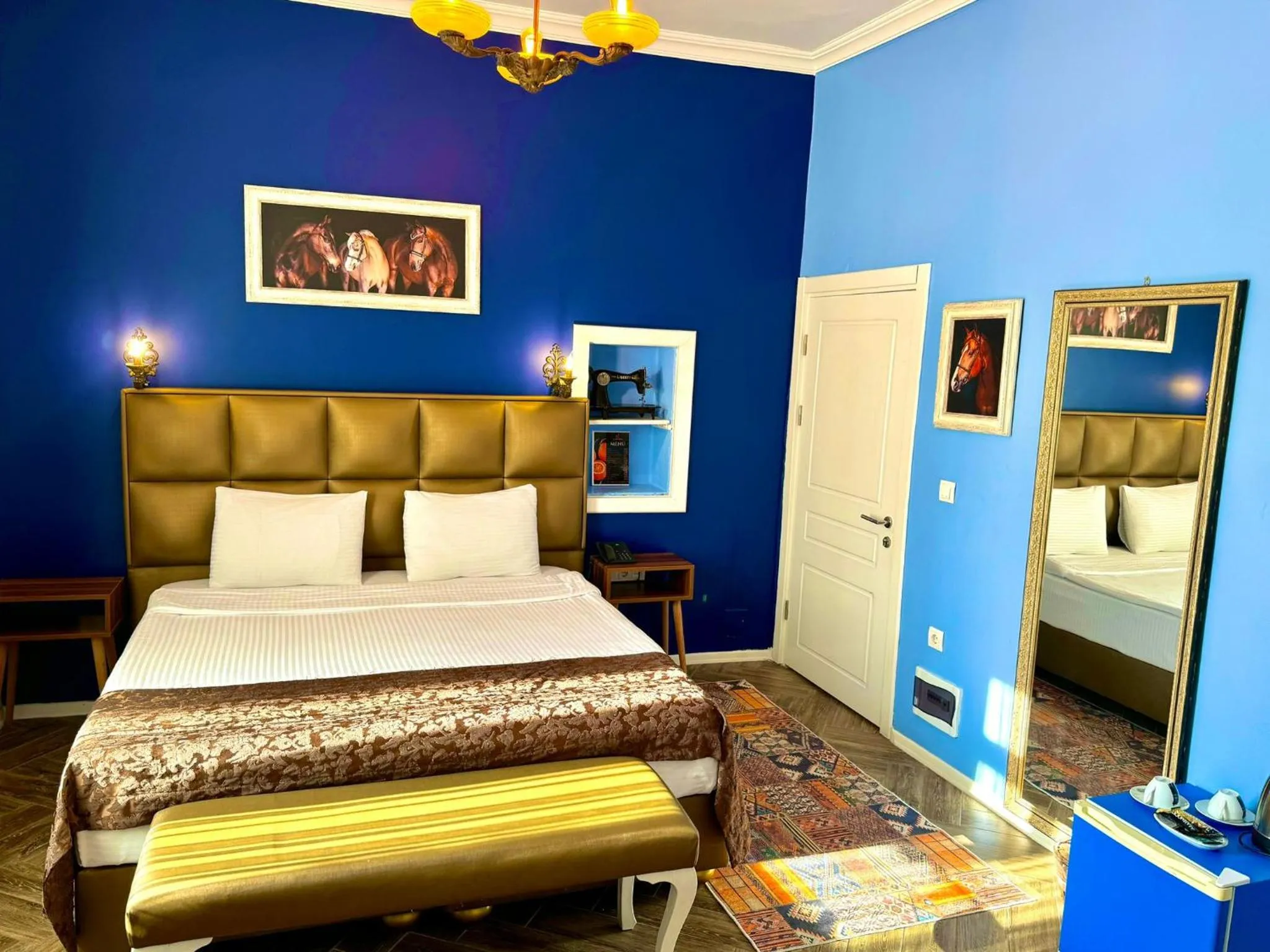 Bed in THE RED HORSE HOTEL