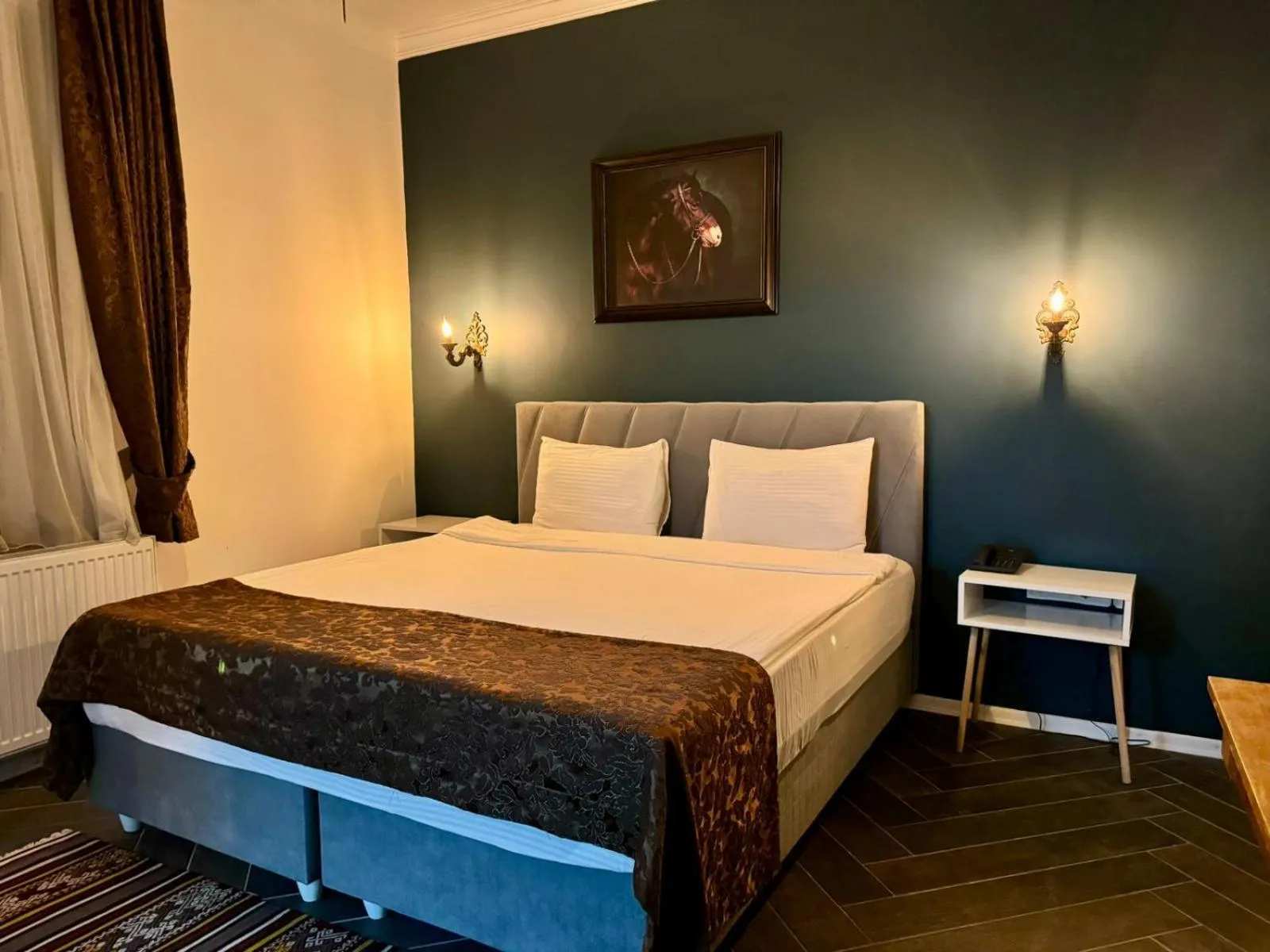 Bed in THE RED HORSE HOTEL