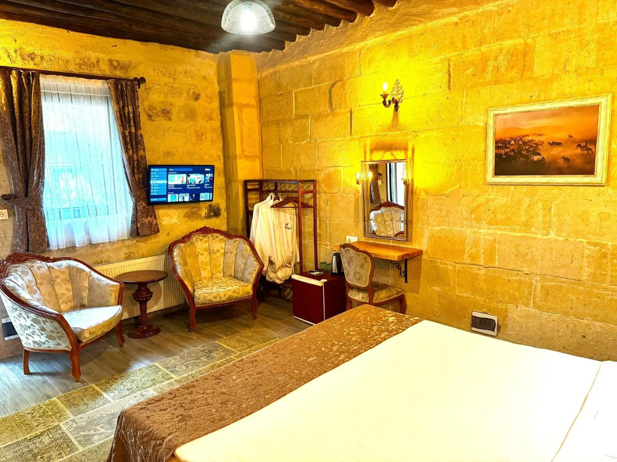 Bed in THE RED HORSE HOTEL