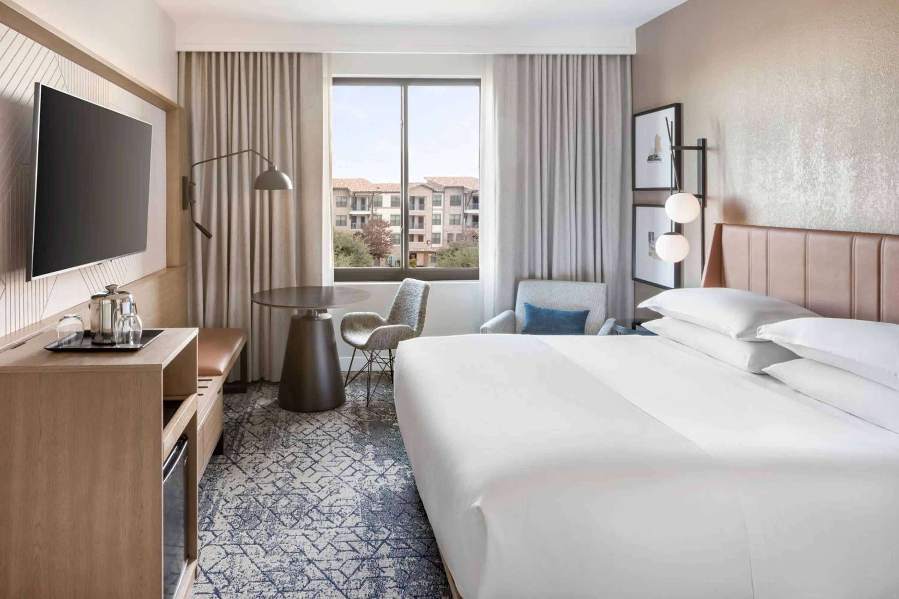 Photo of the whole room, Bed in Sheraton Hotel Stonebriar