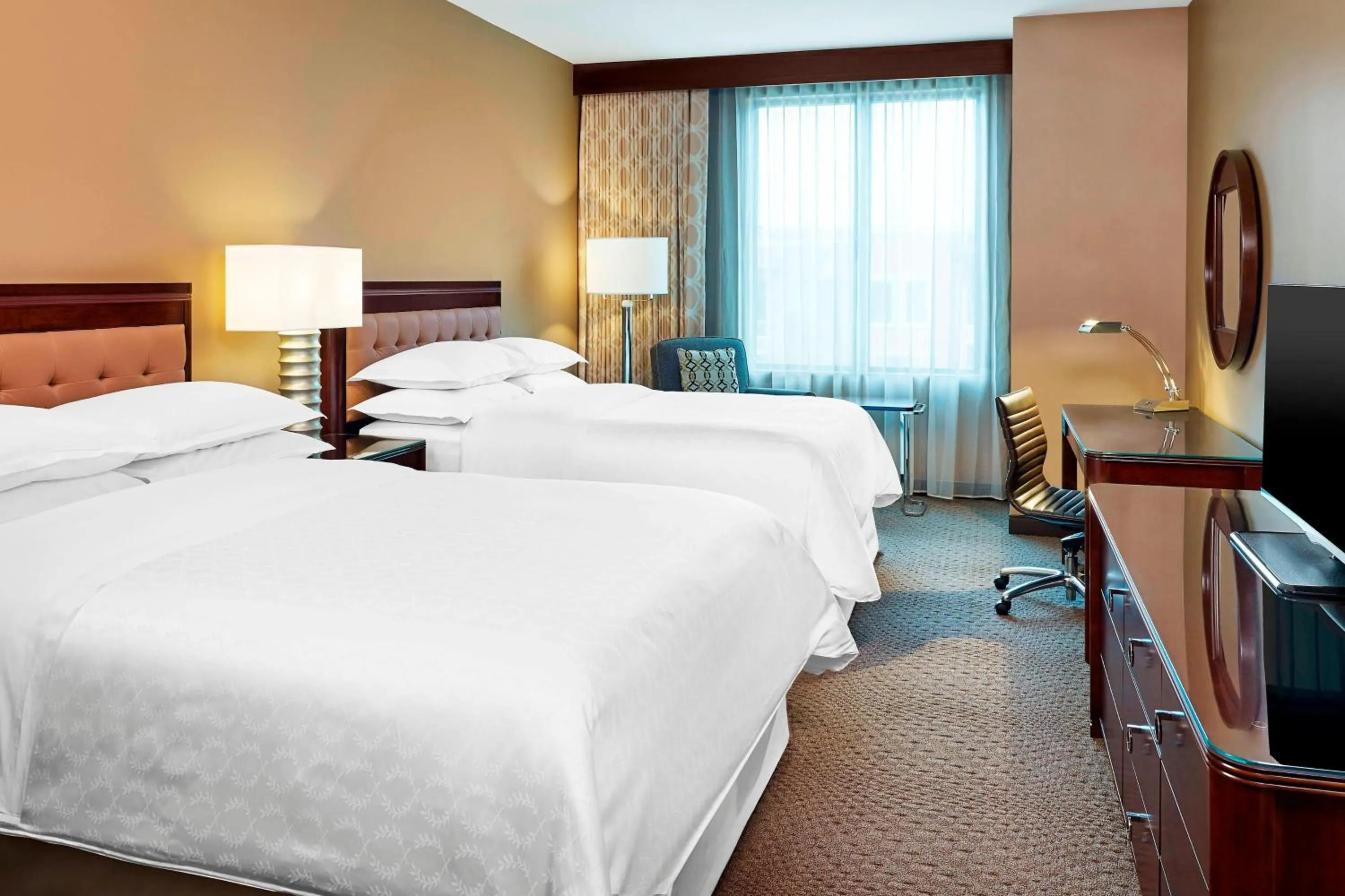 Photo of the whole room, Bed in Sheraton Hotel Stonebriar