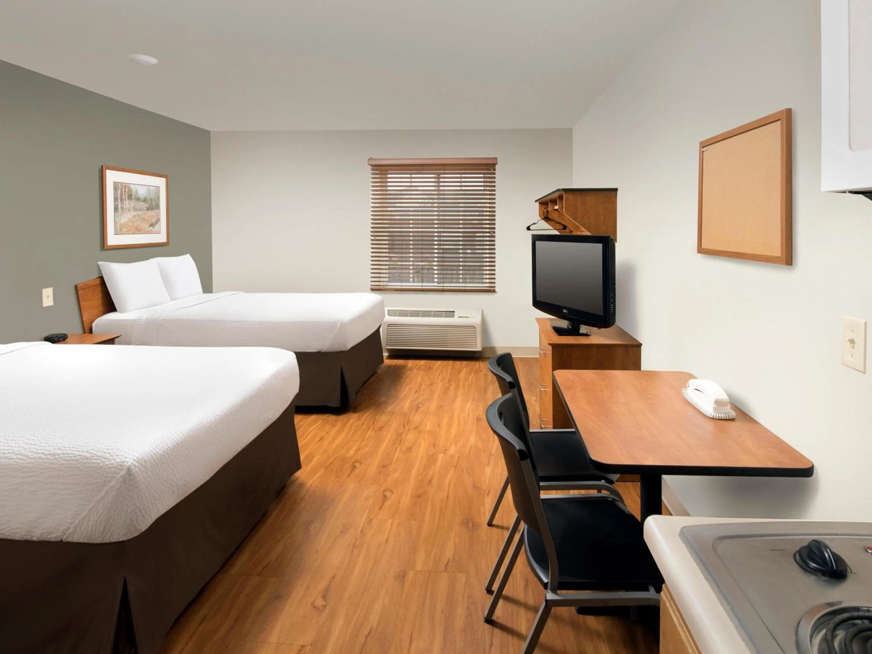 Bed in Extended Stay America Select Suites - Cleveland - Mentor