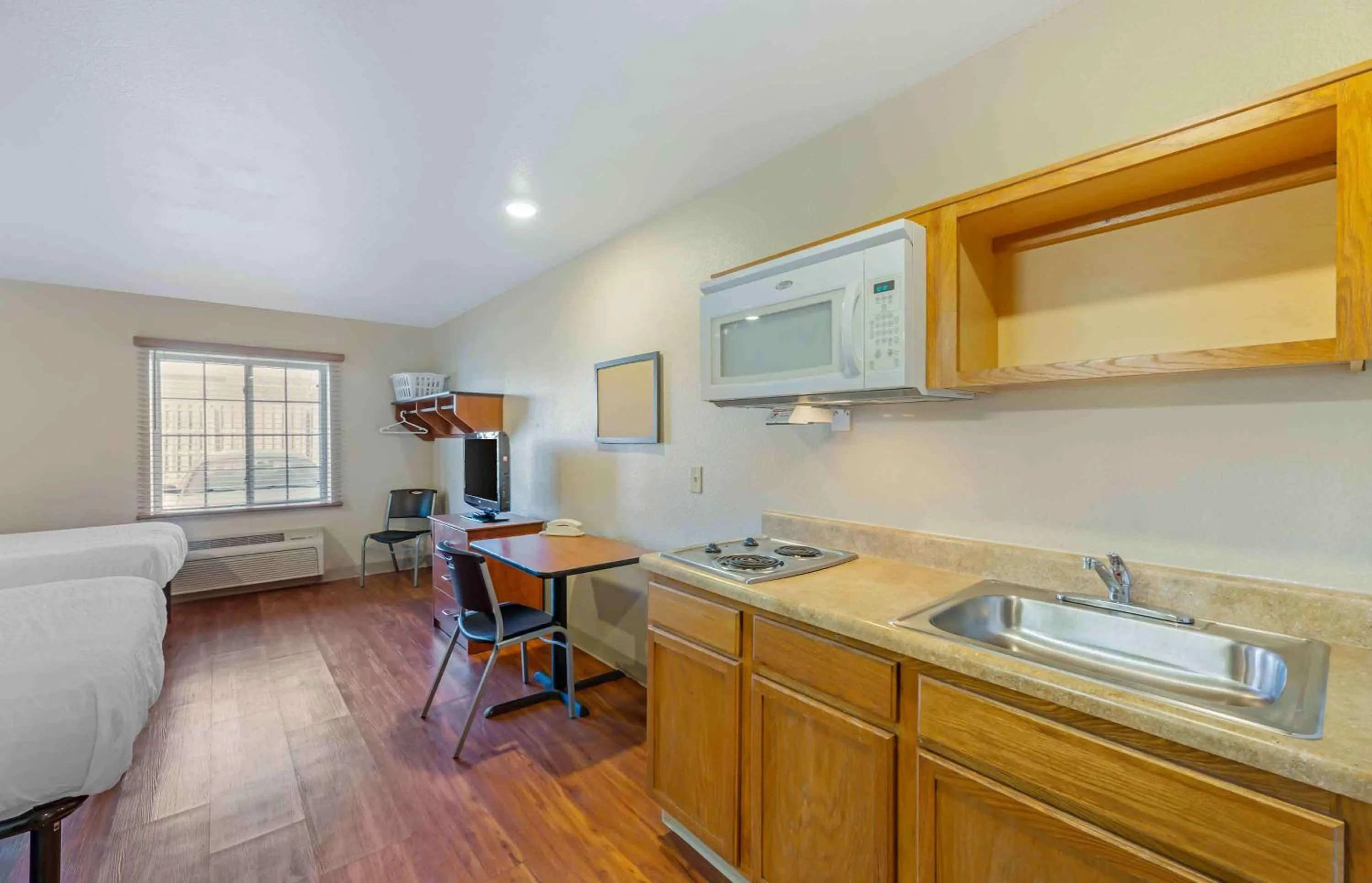 Bedroom in Extended Stay America Select Suites - Cleveland - Mentor