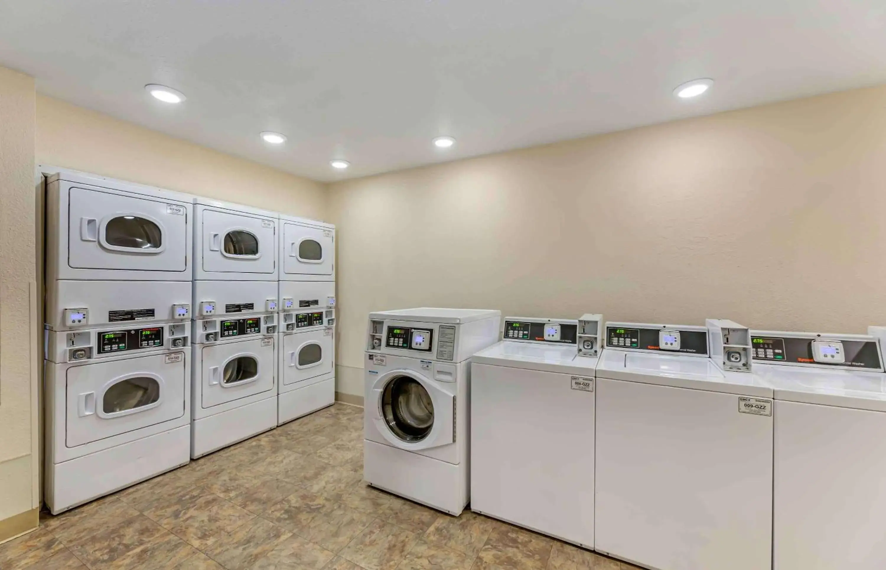 Property building in Extended Stay America Select Suites - Cleveland - Mentor Property building in Extended Stay America Select Suites - Cleveland - Mentor