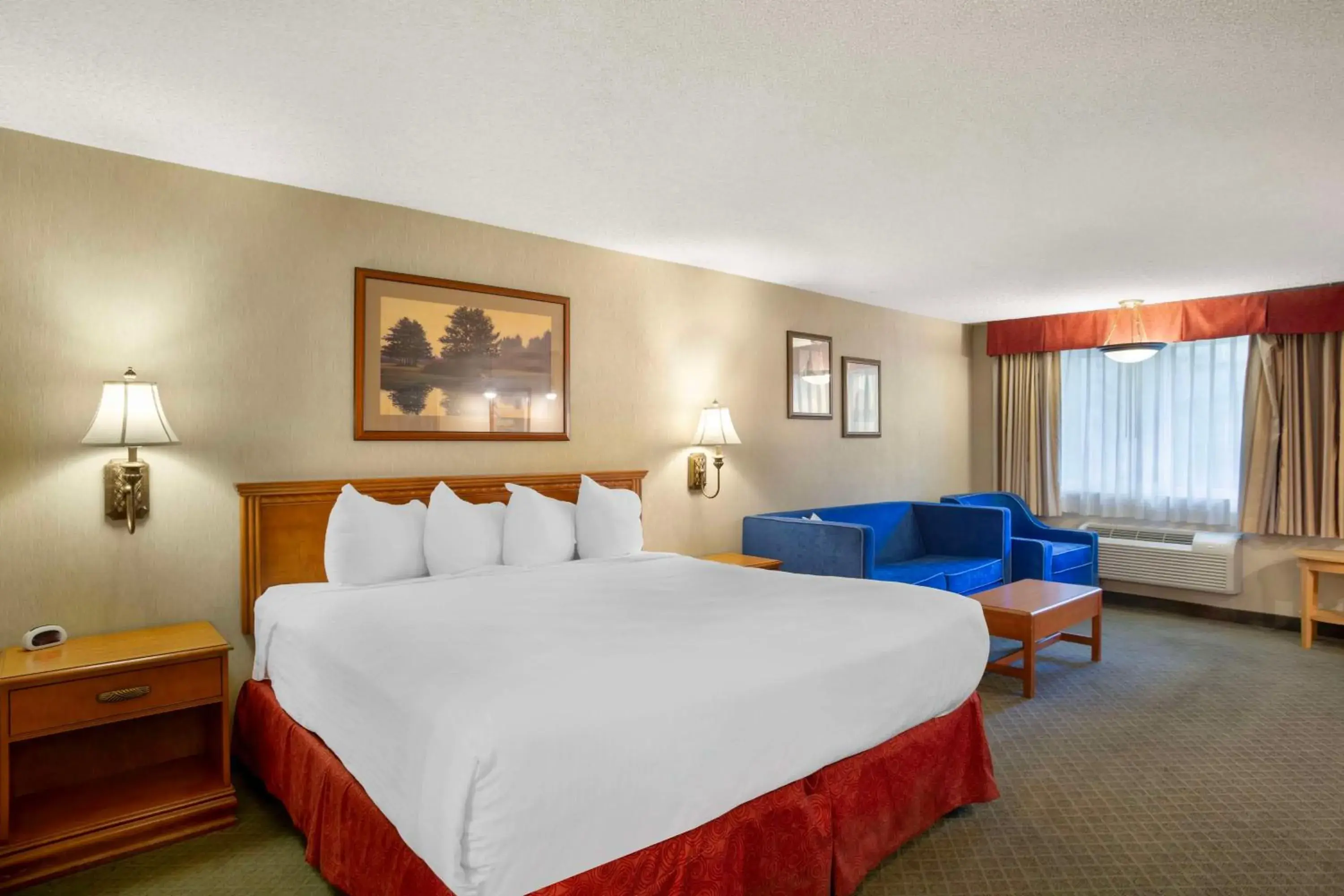 Bedroom, Bed in Best Western Shadow Inn Bedroom, Bed in Best Western Shadow Inn