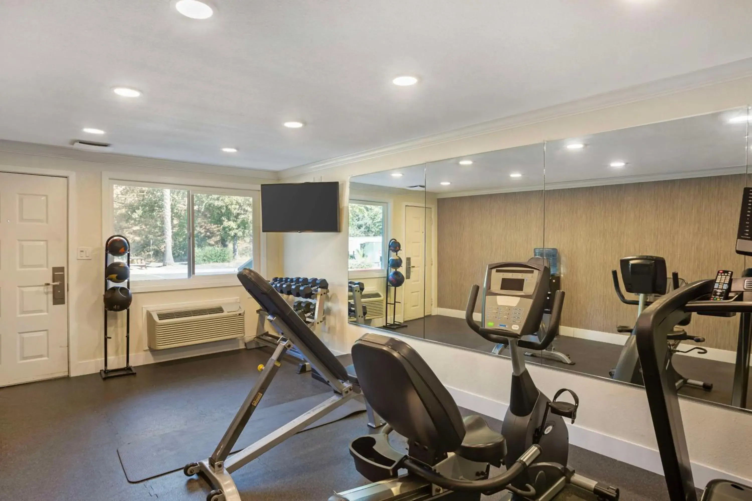 Fitness centre/facilities in Best Western Shadow Inn Fitness centre/facilities in Best Western Shadow Inn