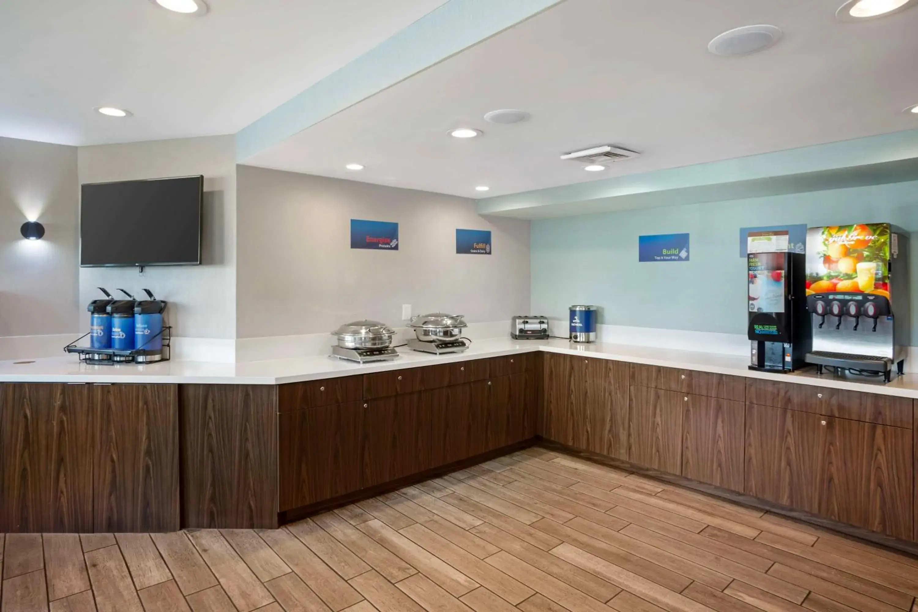 Breakfast in Best Western Shadow Inn Breakfast in Best Western Shadow Inn