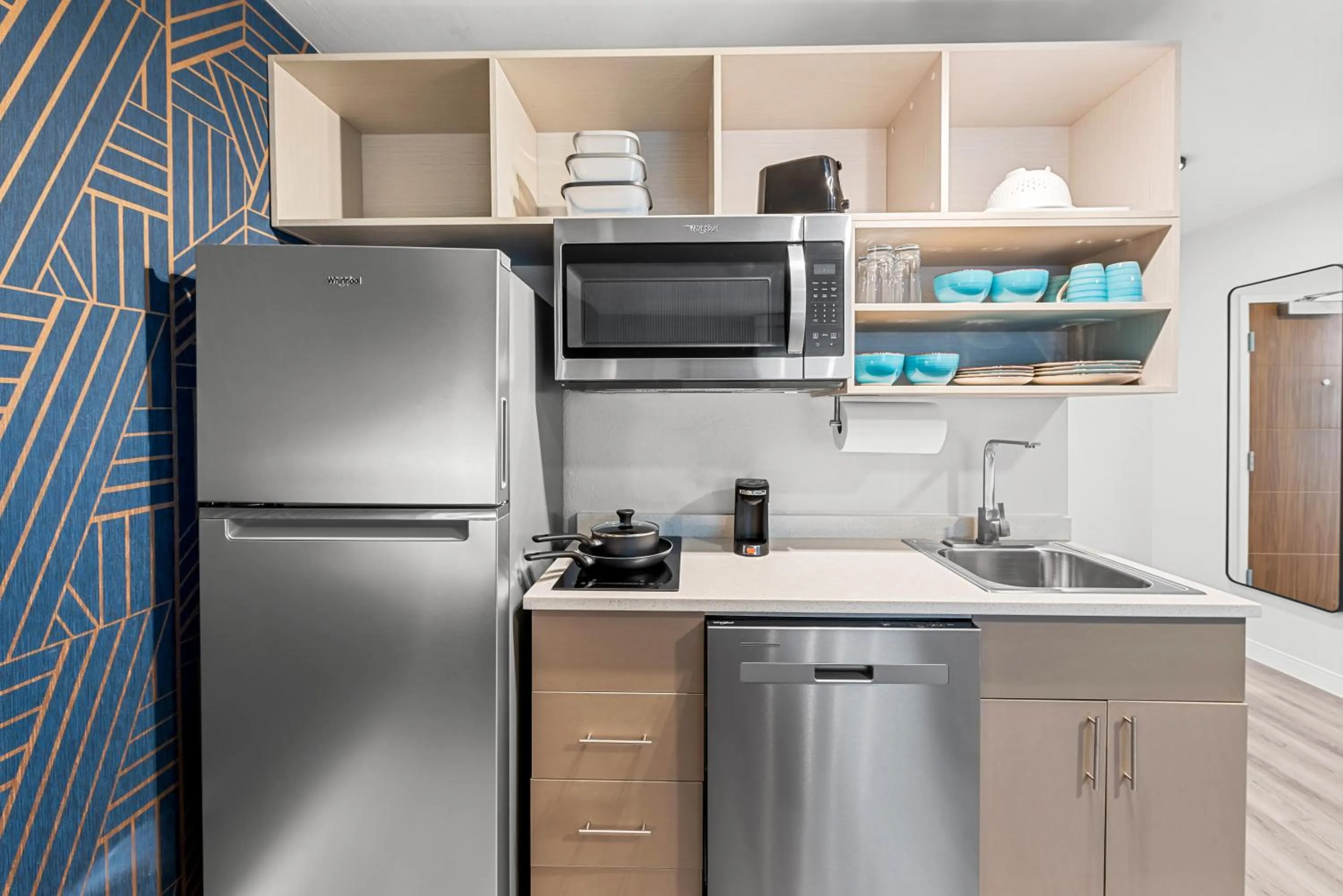 Kitchen or kitchenette in MainStay Suites Columbus North - Worthington