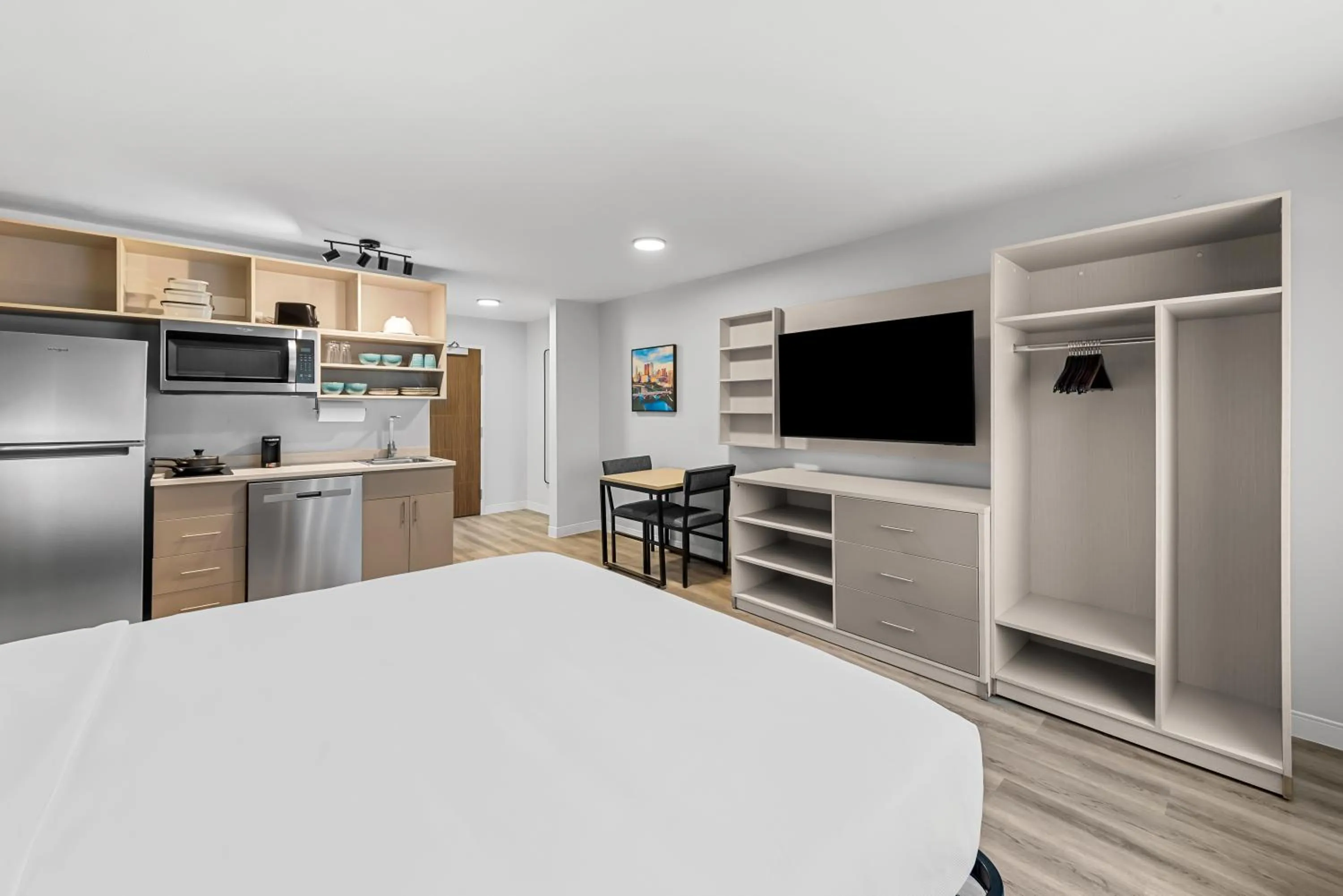 TV and multimedia in MainStay Suites Columbus North - Worthington