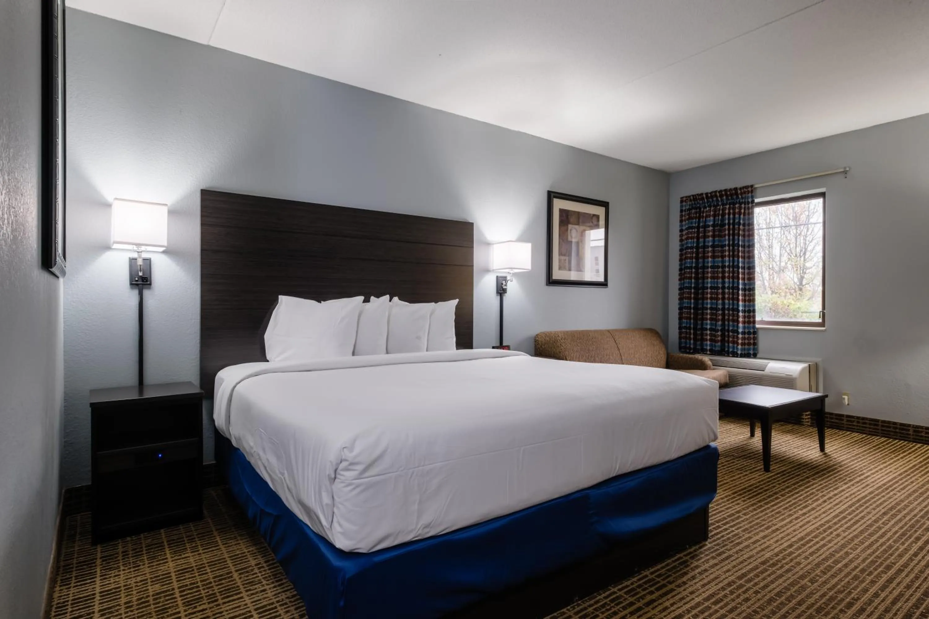 Photo of the whole room, Bed in Baymont by Wyndham Louisville Airport South