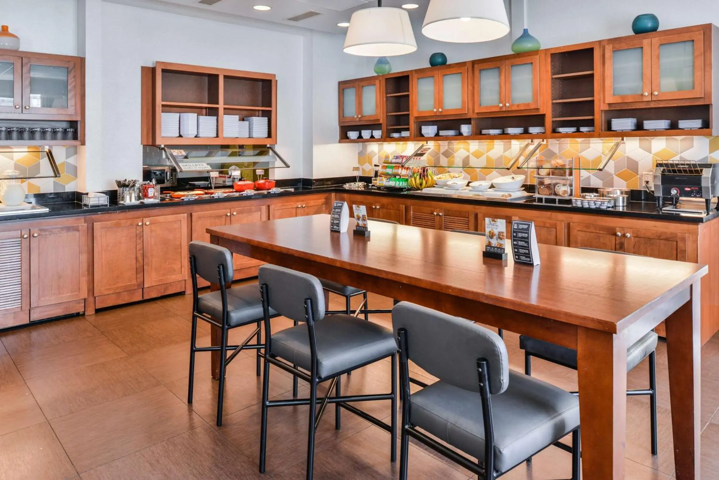 Restaurant/places to eat in Hyatt Place Chesapeake Restaurant/places to eat in Hyatt Place Chesapeake