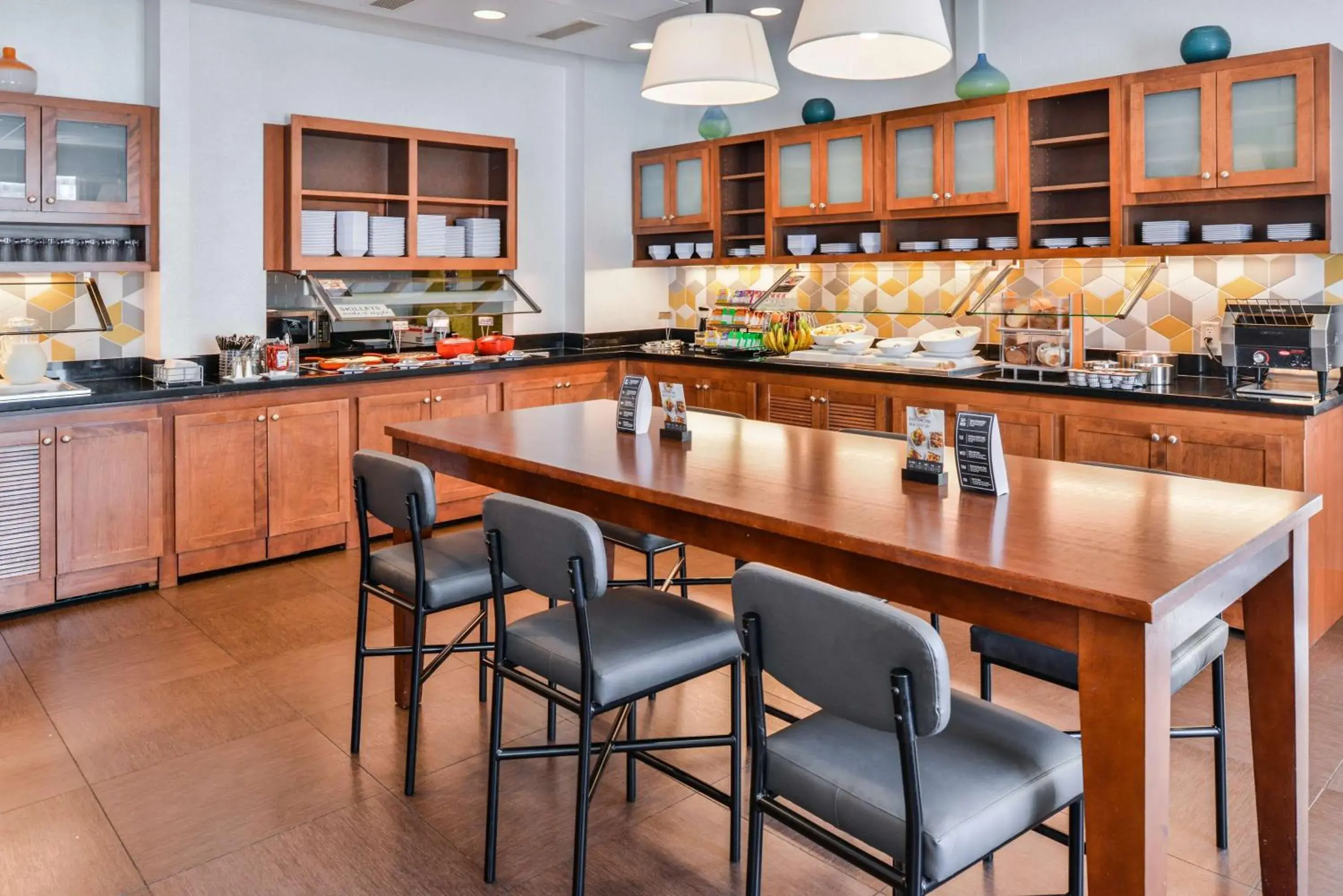 Restaurant/places to eat in Hyatt Place Chesapeake Restaurant/places to eat in Hyatt Place Chesapeake