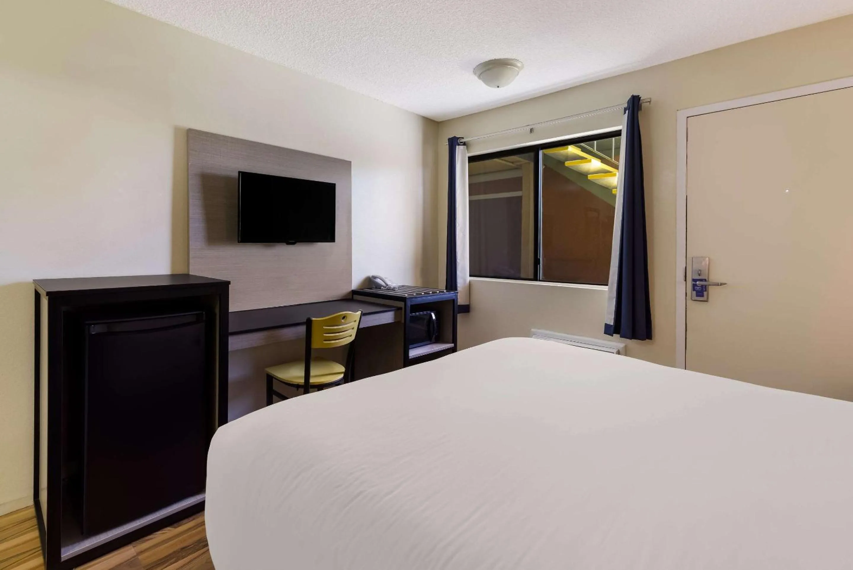 Bedroom, Bed in Rodeway Inn Livermore