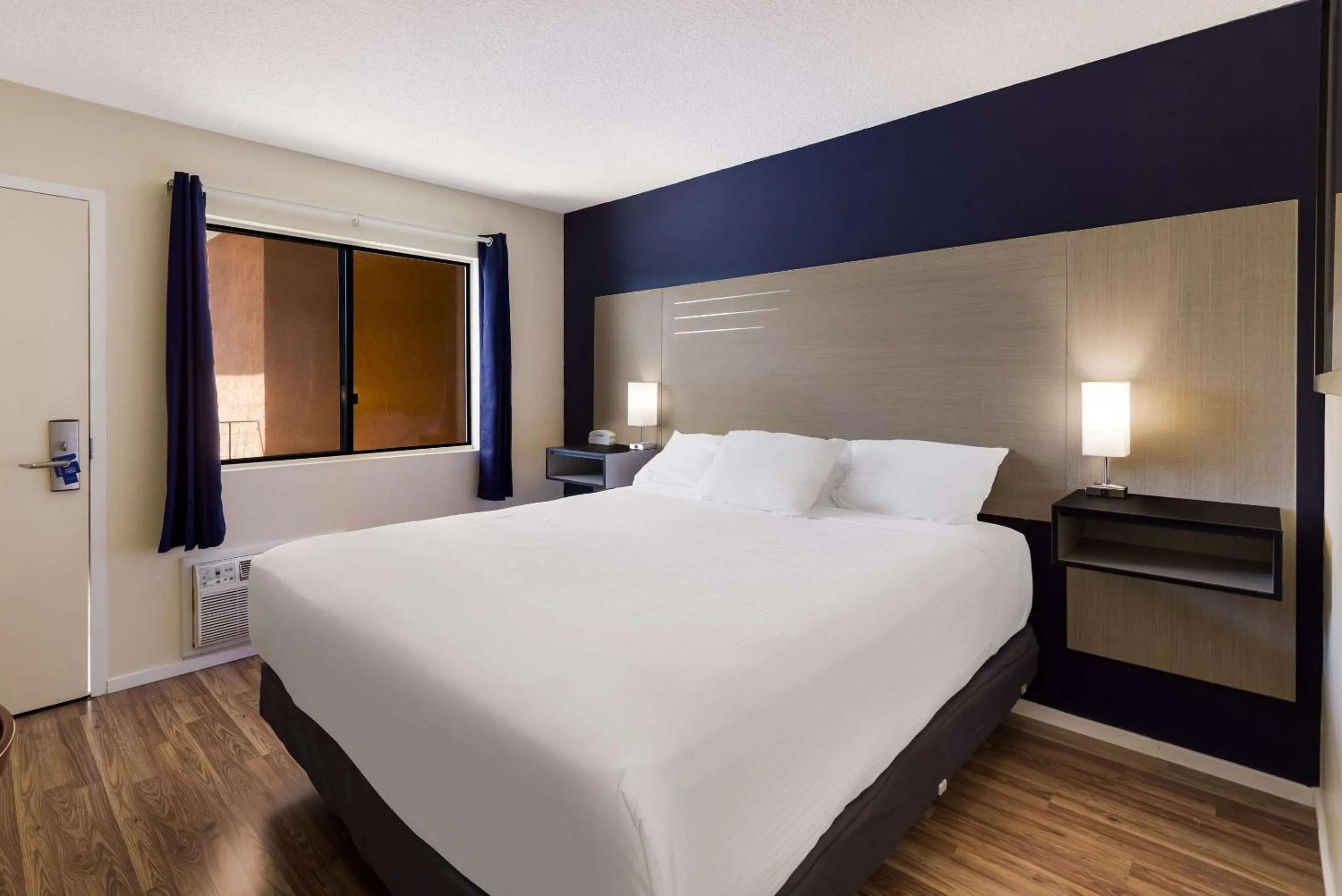 Bedroom, Bed in Rodeway Inn Livermore