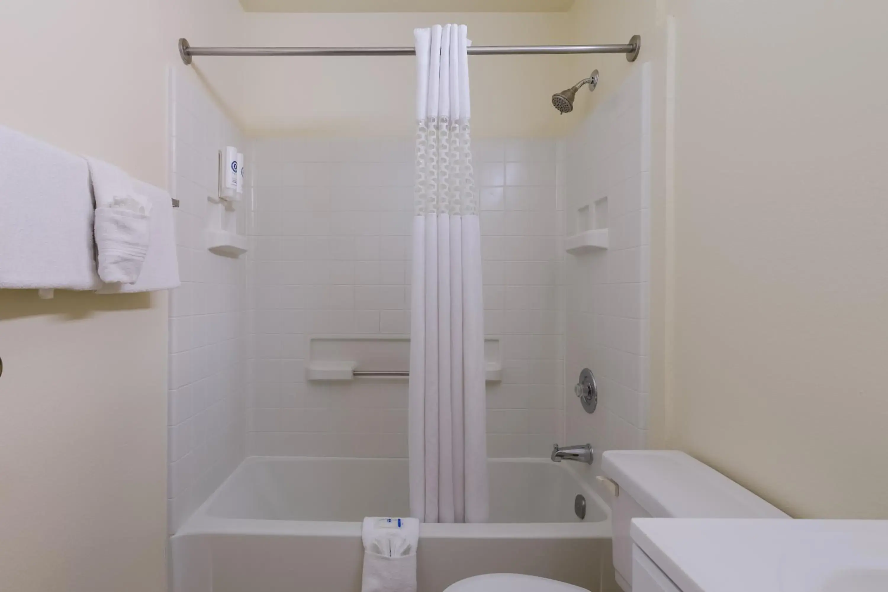 King Room - Non Smoking in Rodeway Inn Livermore King Room - Non Smoking in Rodeway Inn Livermore